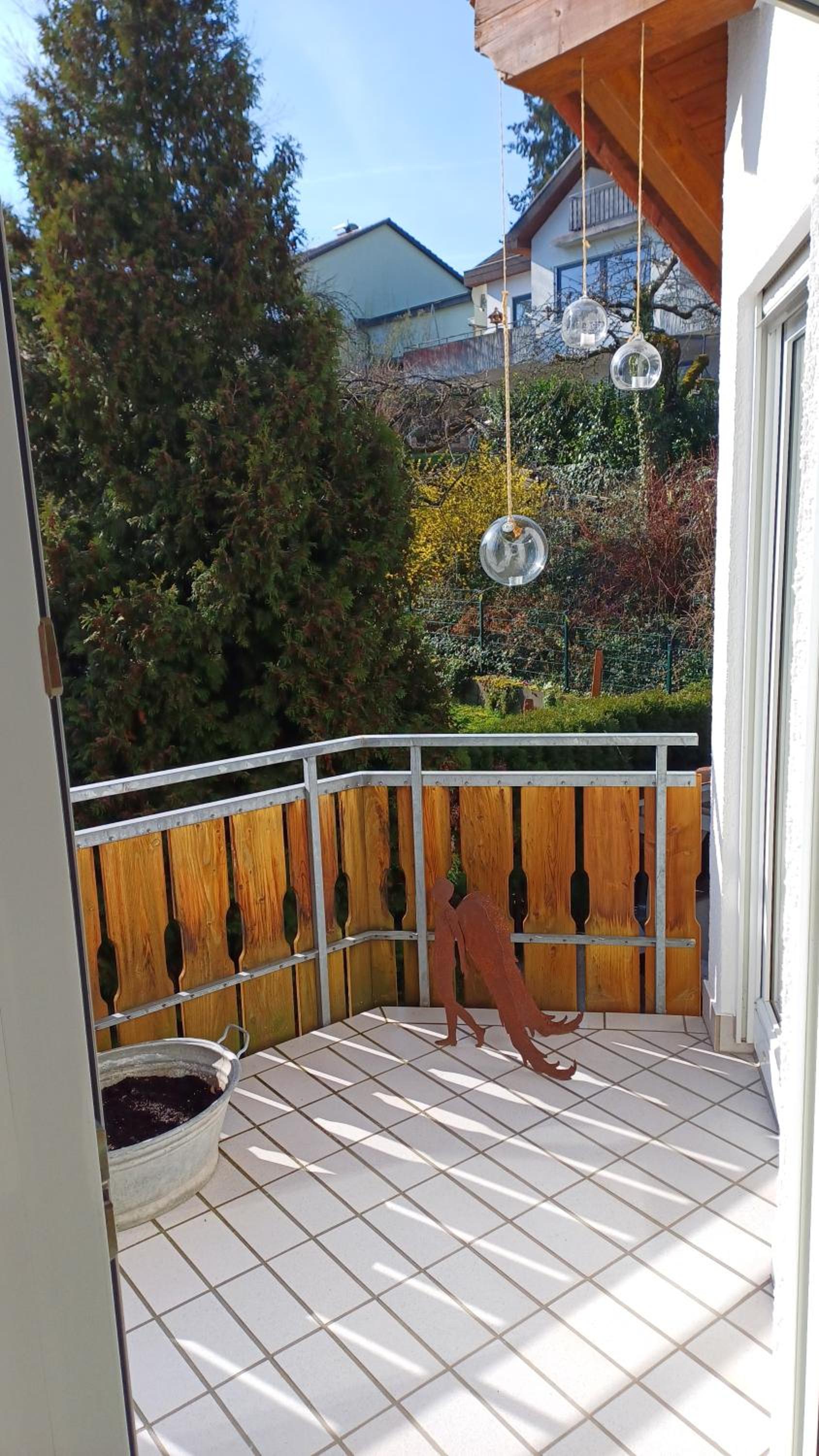Helle schöne Dachgeschosswohnung mit Balkon