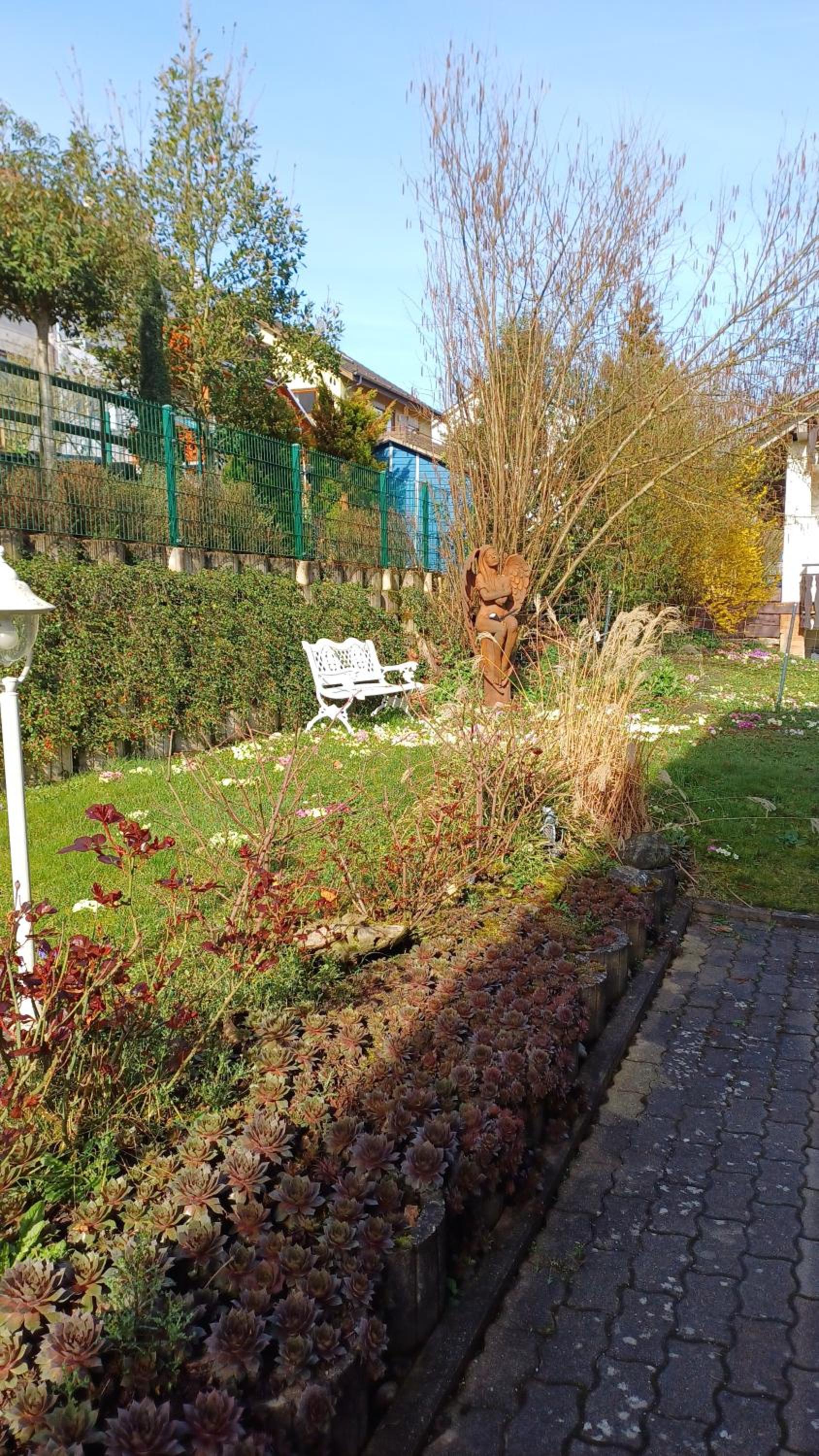 Helle schöne Dachgeschosswohnung mit Balkon