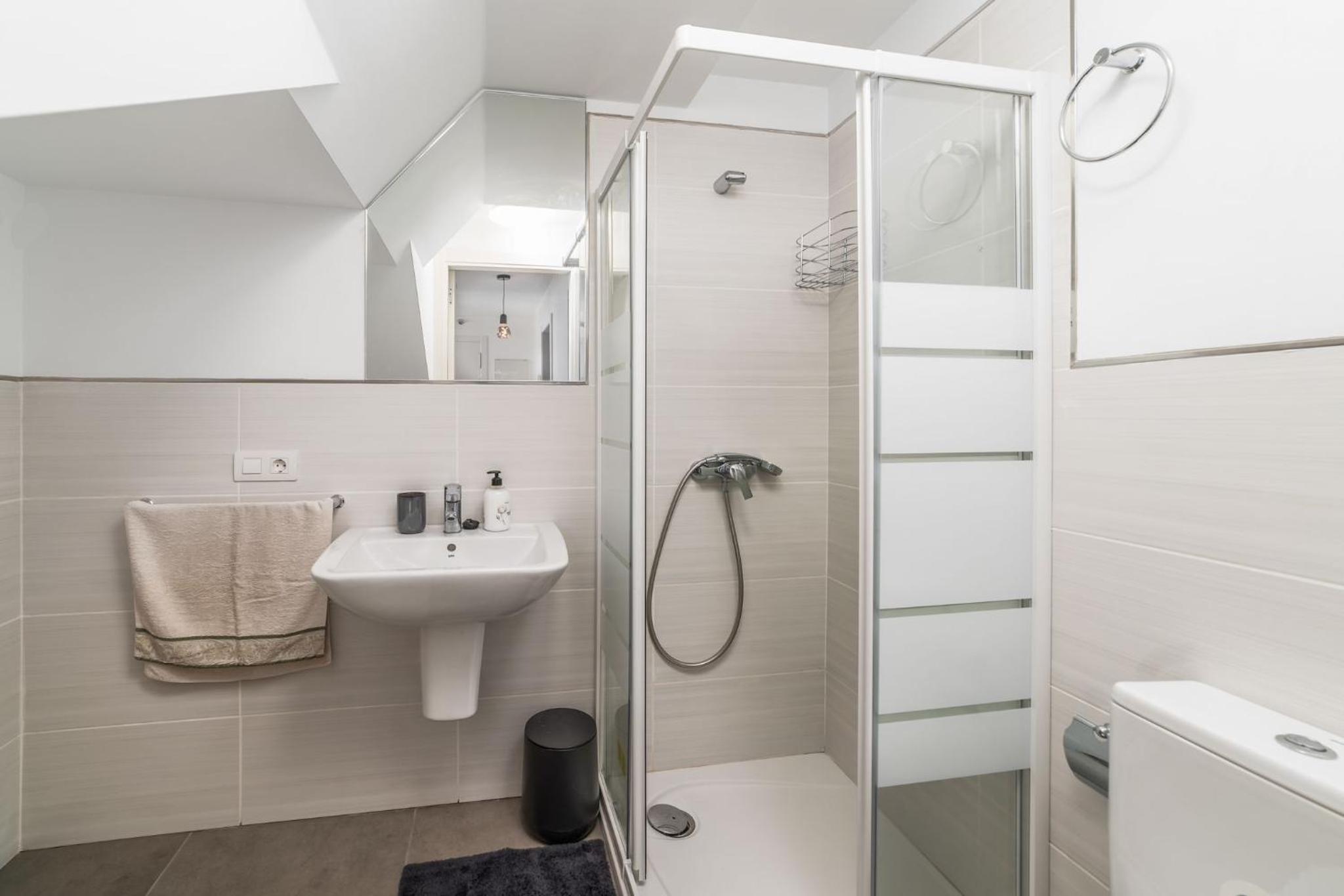 HAYAM APARTAMENTOS, LOS CRISTIANOs