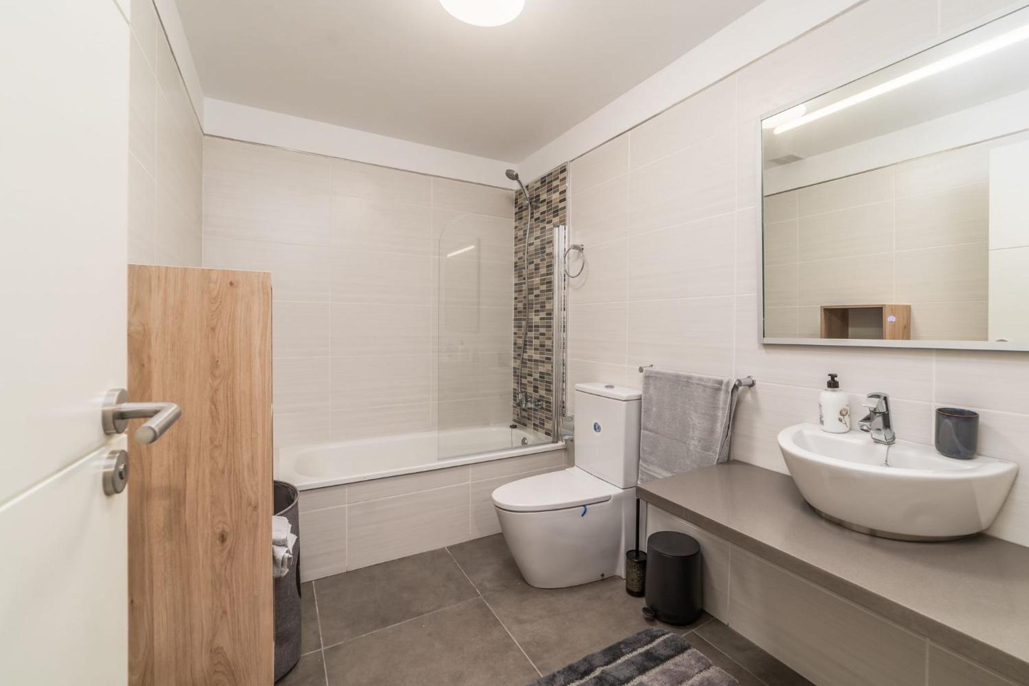 HAYAM APARTAMENTOS, LOS CRISTIANOs