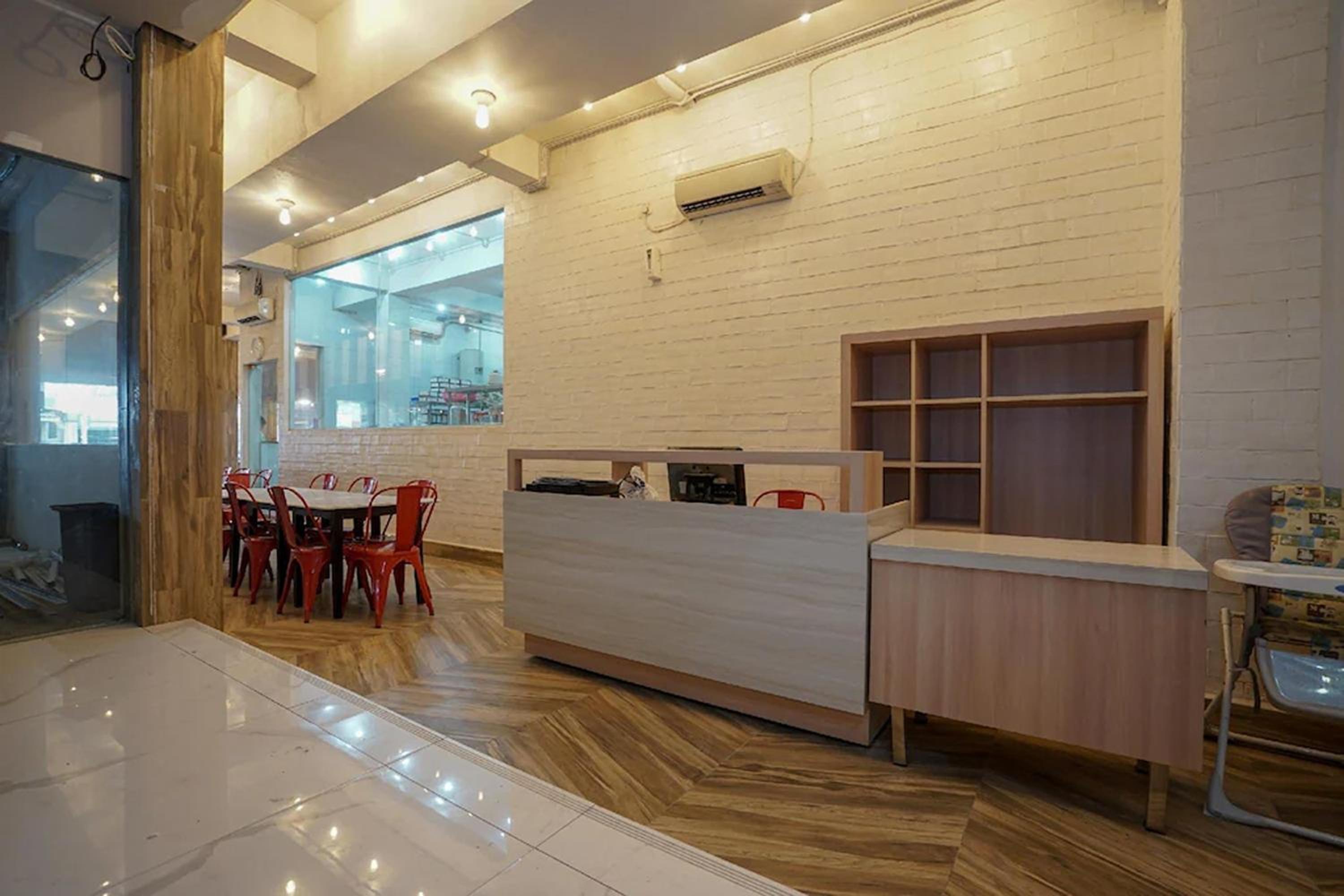 Lobby & Reception