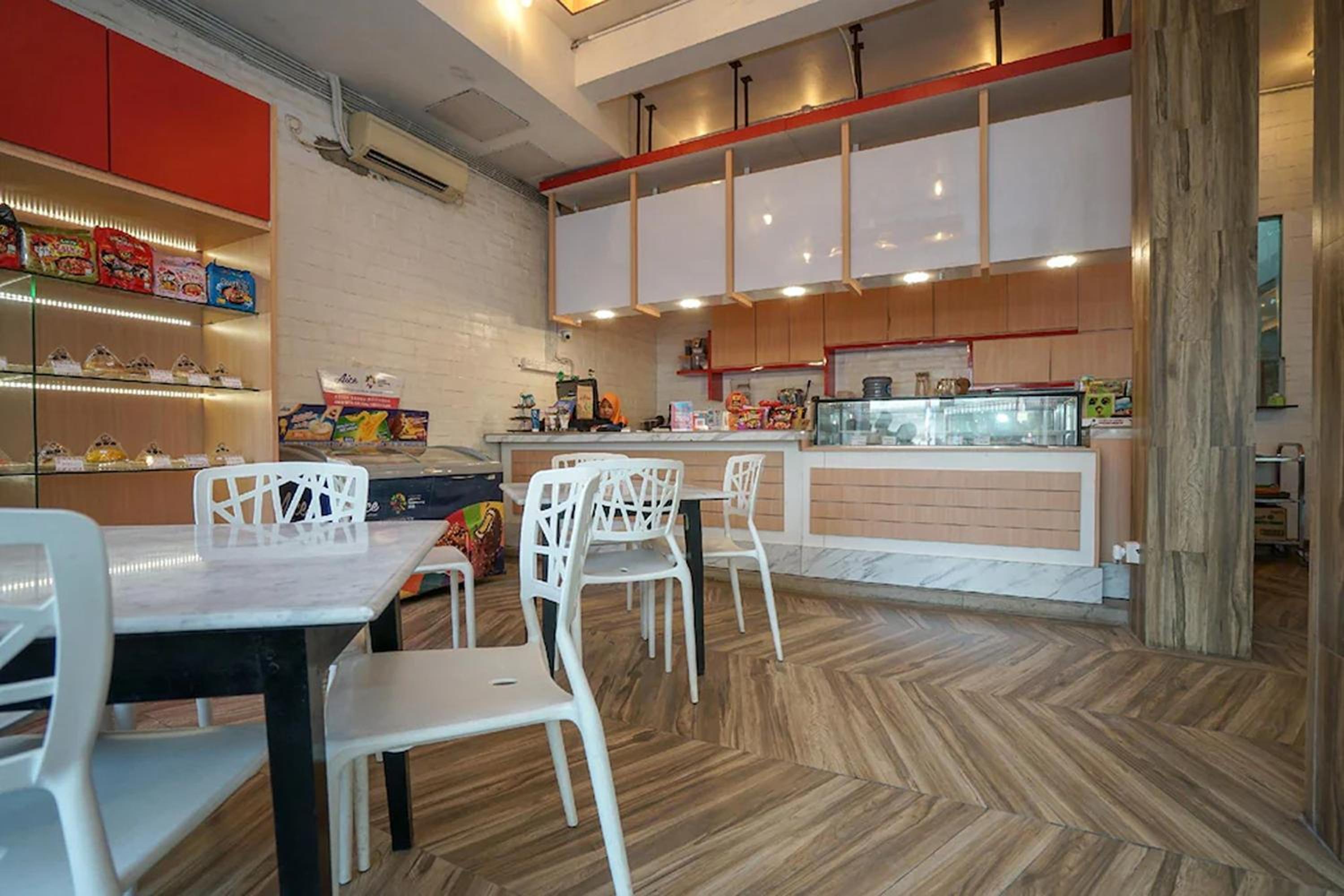 Food & Beverage
