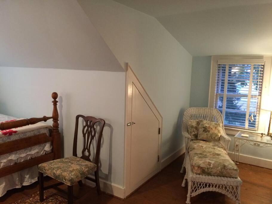 Clamalot. 3 BR Historic Beaufort NC Cottage view 5