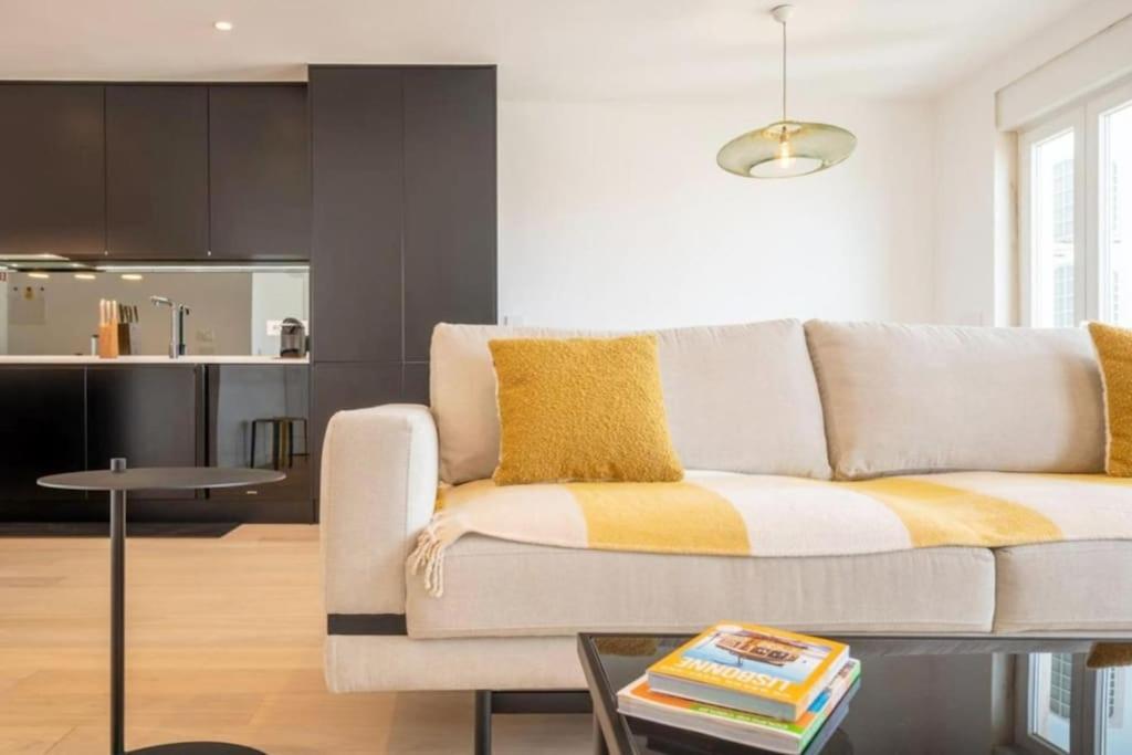 Smart Flat River views & NTFlix by Homeful Homes view 4