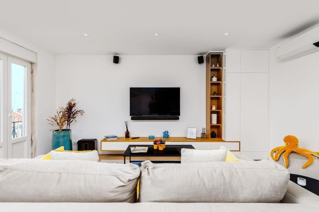 Smart Flat River views & NTFlix by Homeful Homes view 3