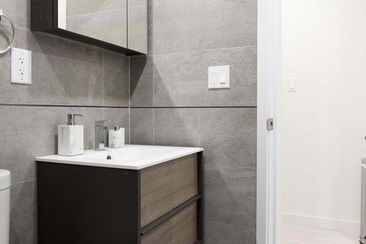 75-1B NEW Prime Upper East W D Elevator
