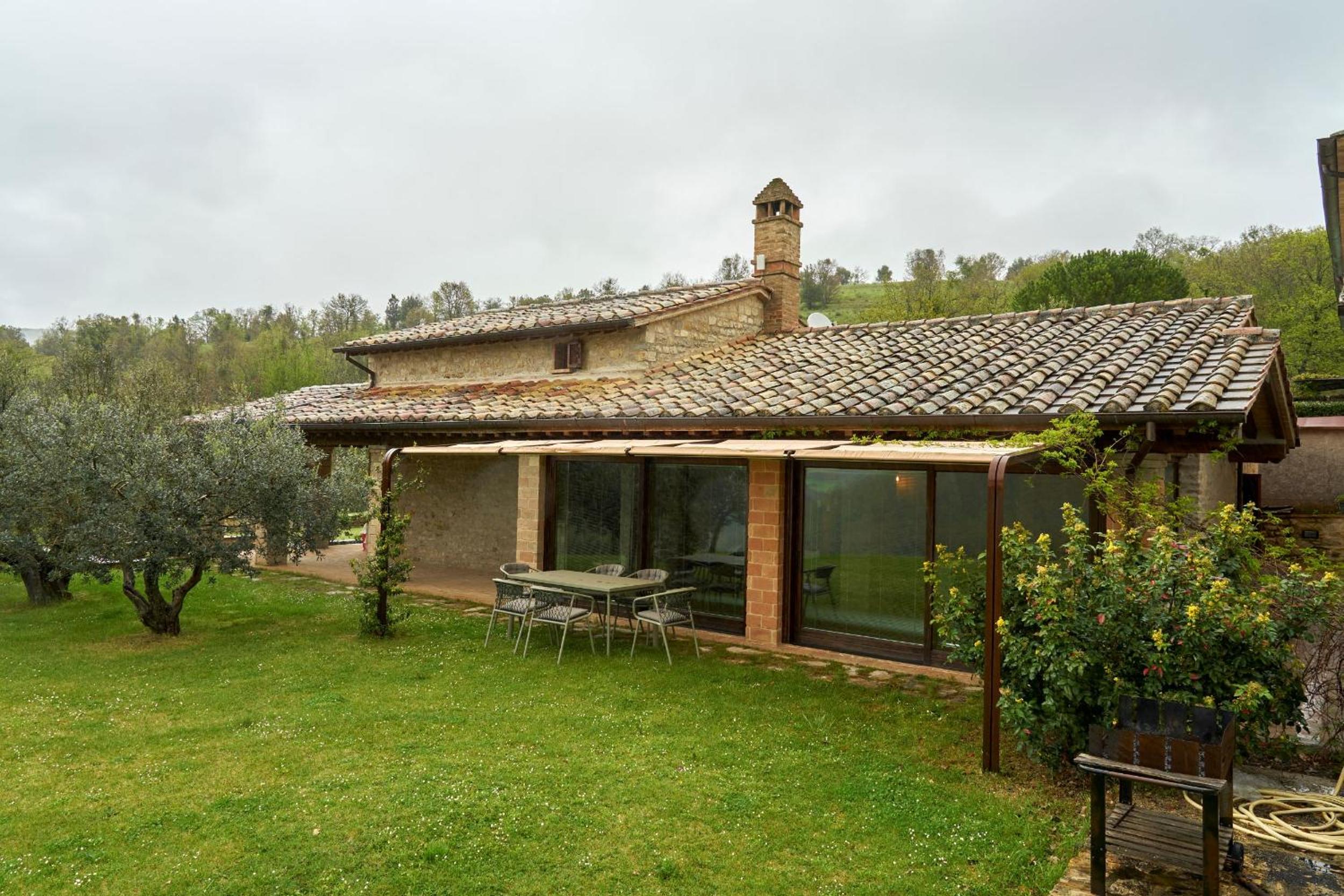 Typical Umbrian FarmHouse with Swimming Pool view 4