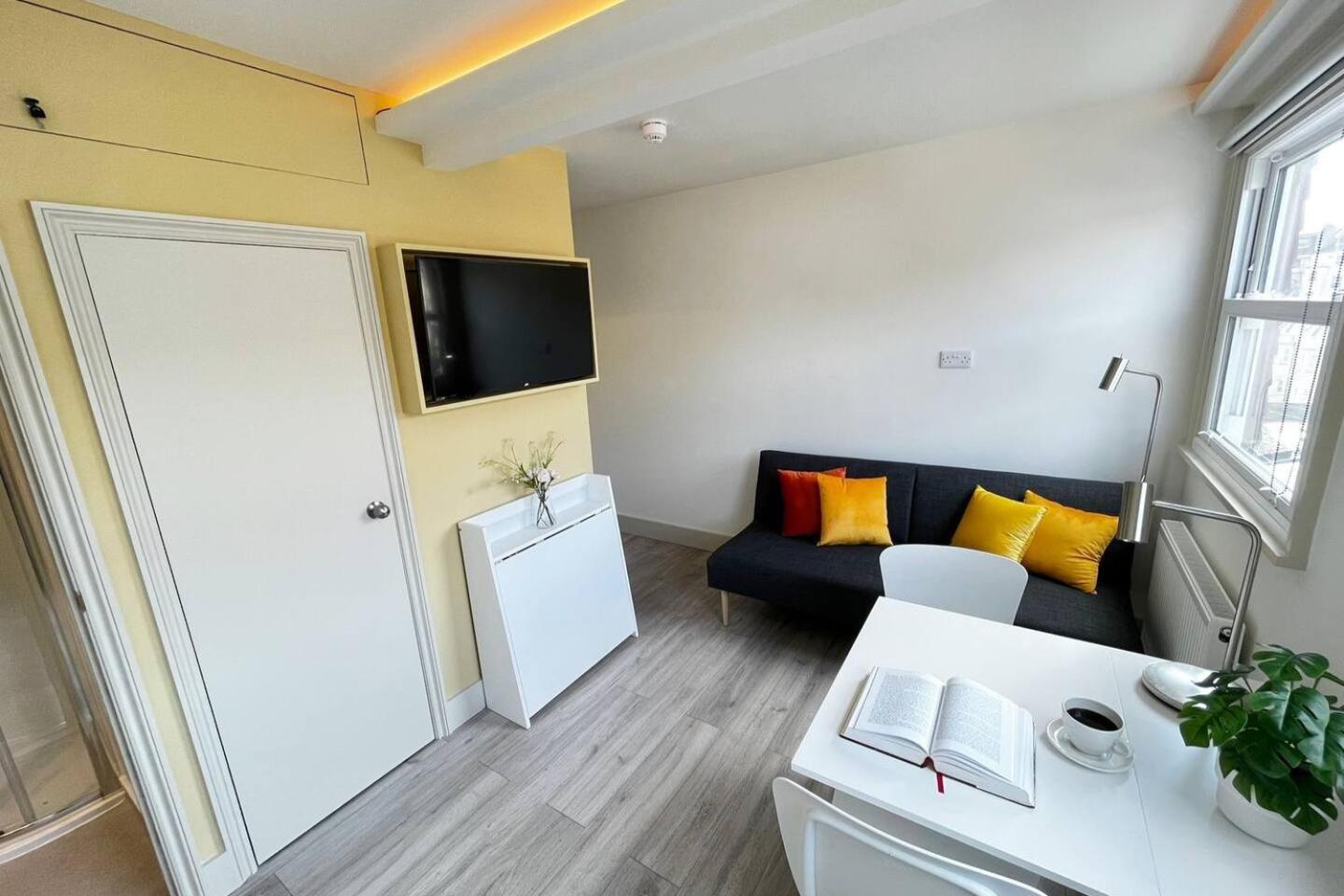 Apt 10 Beachside Beauty Lux Studio Steps from Beach view 2