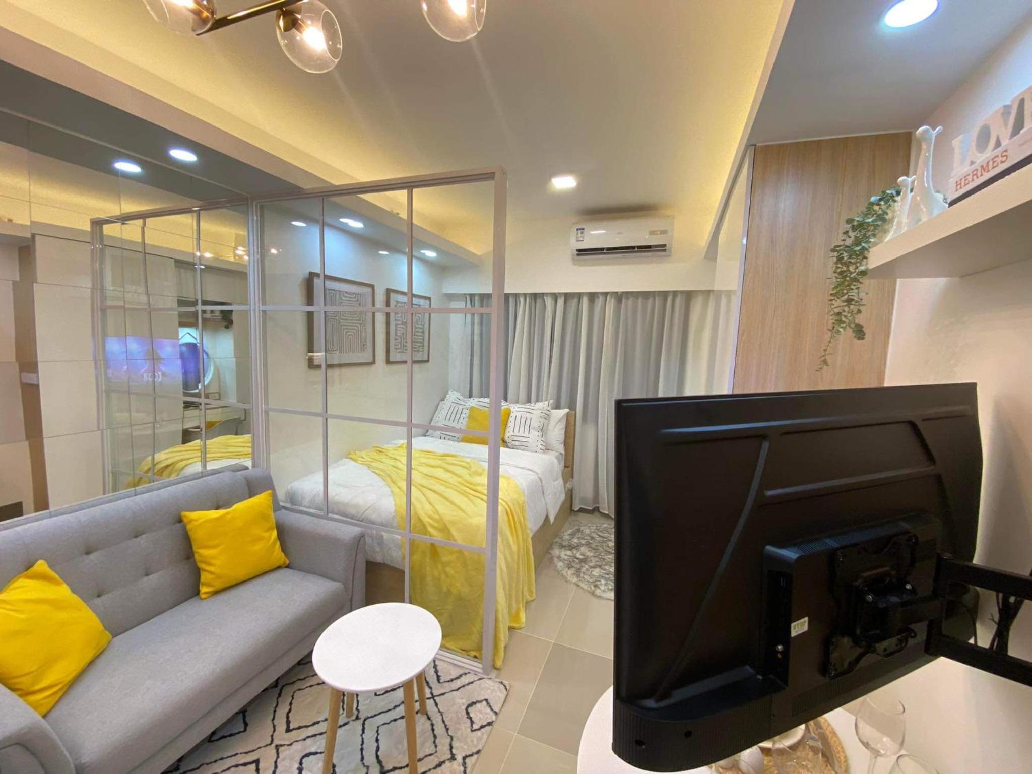 1BR w/ Balcony near Megamall: The Admiral‘s Lounge