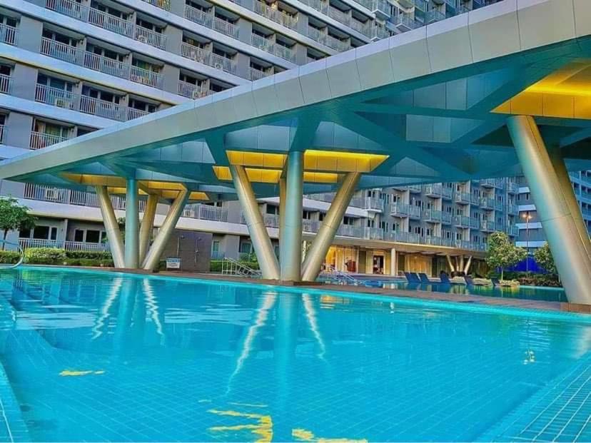 1BR w/ Balcony near Megamall: The Admiral‘s Lounge
