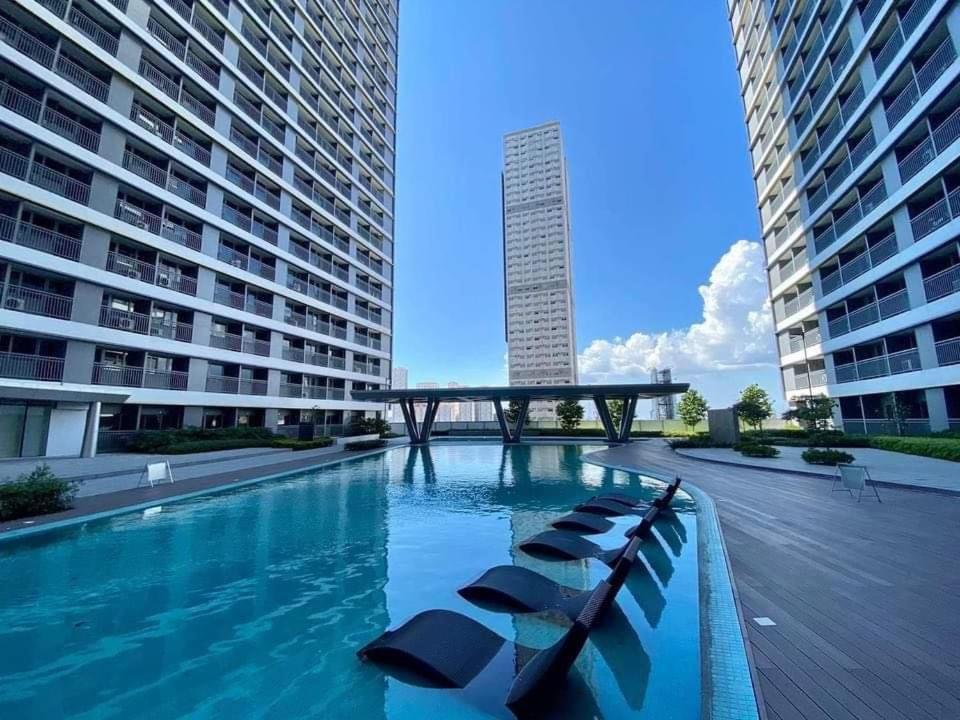 1BR w/ Balcony near Megamall: The Admiral‘s Lounge