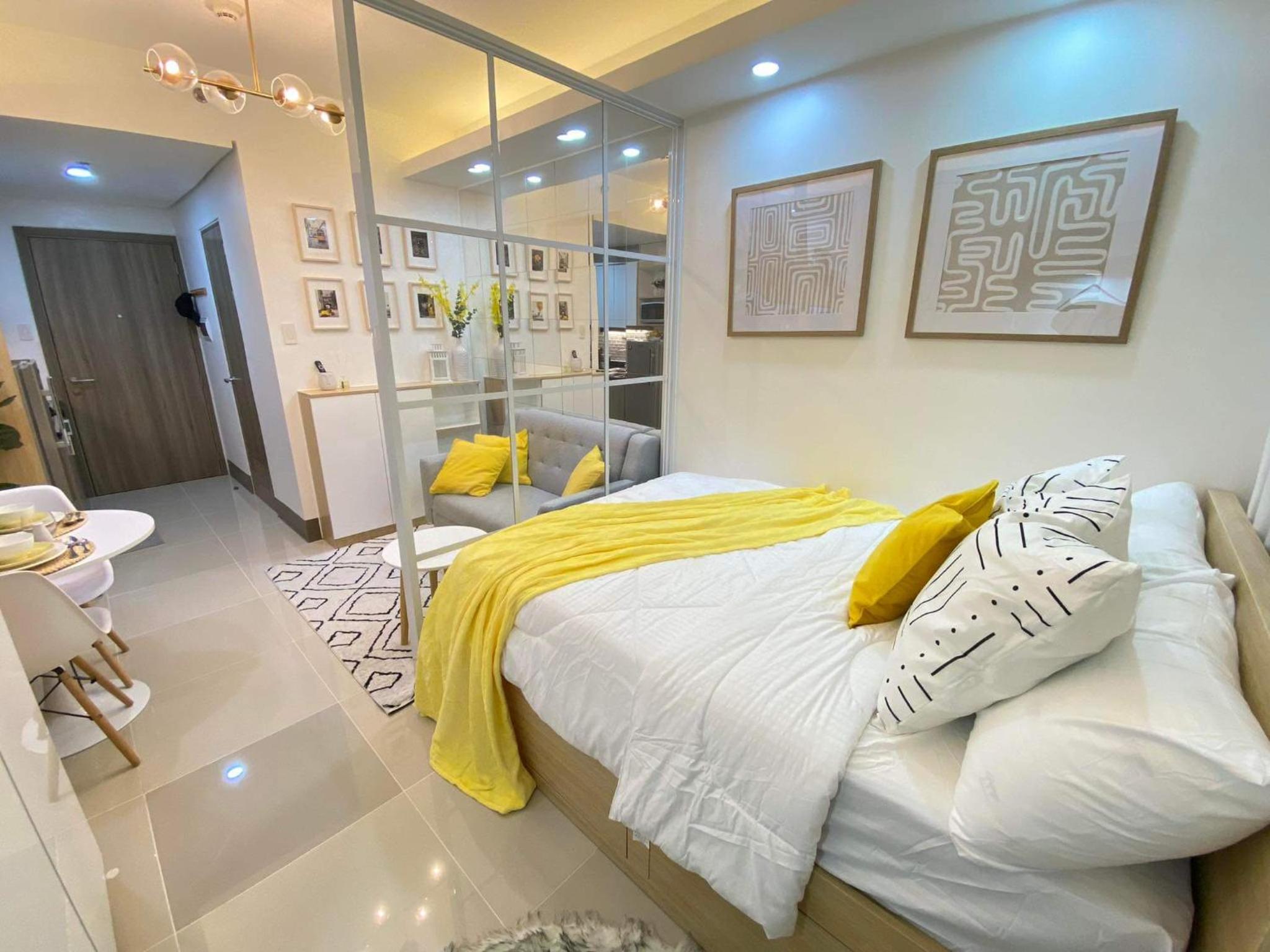 1BR w/ Balcony near Megamall: The Admiral‘s Lounge