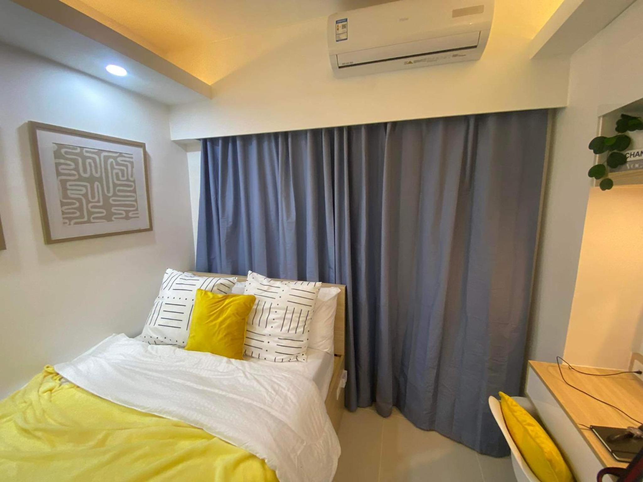 1BR w/ Balcony near Megamall: The Admiral‘s Lounge