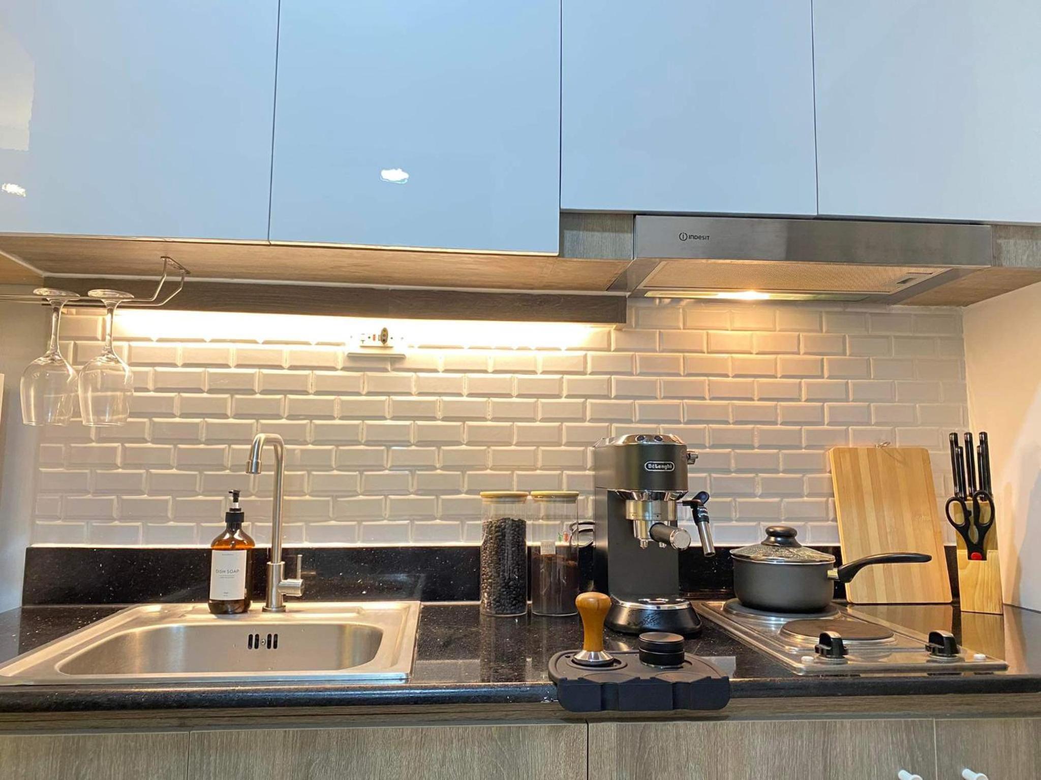 1BR w/ Balcony near Megamall: The Admiral‘s Lounge