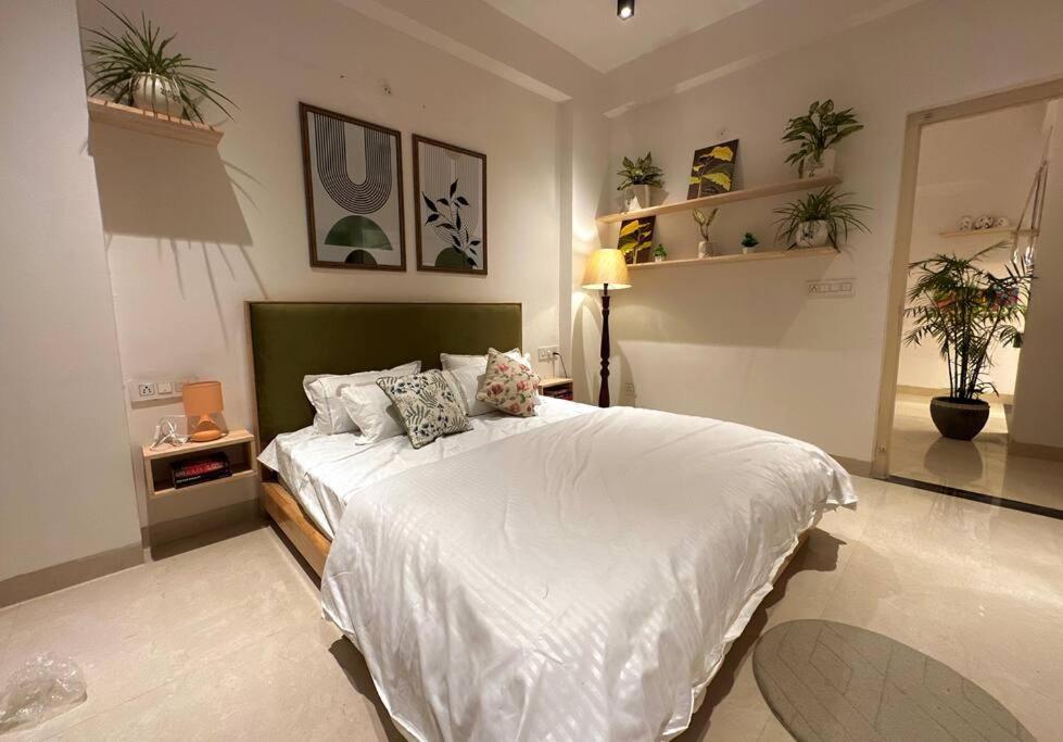 Hazel : Minimalist Apartment view 2