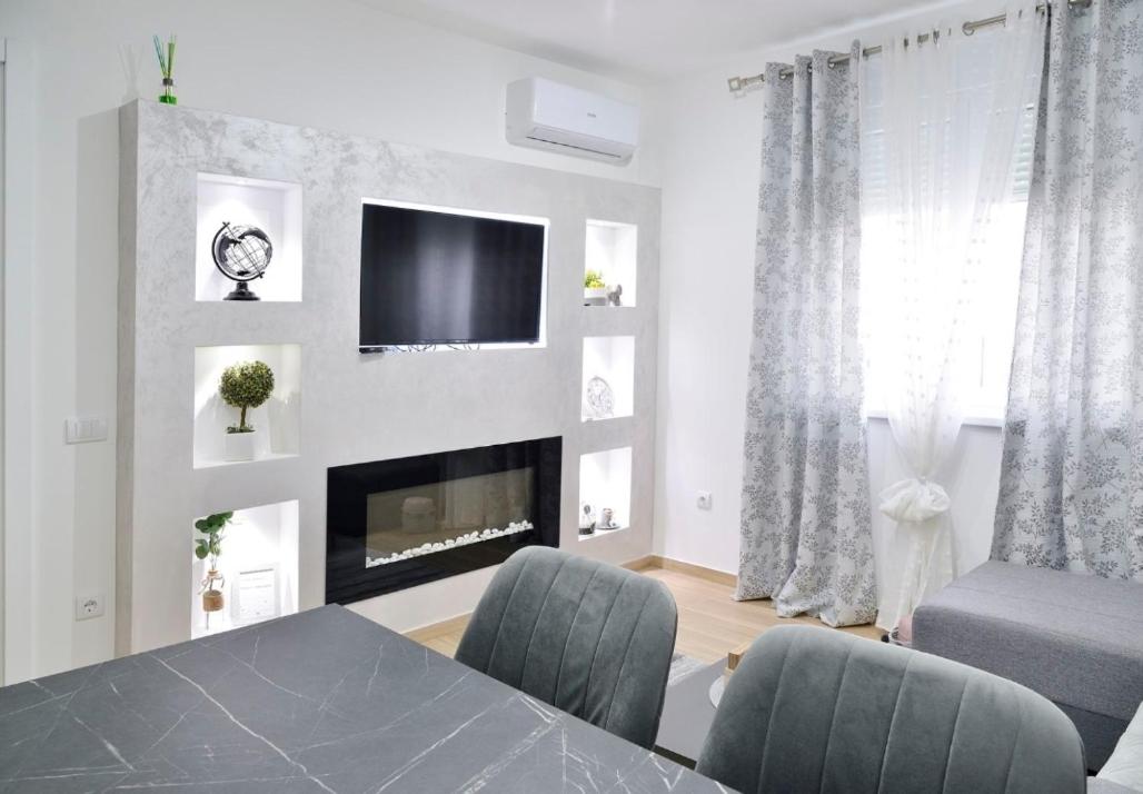 lux two view 2