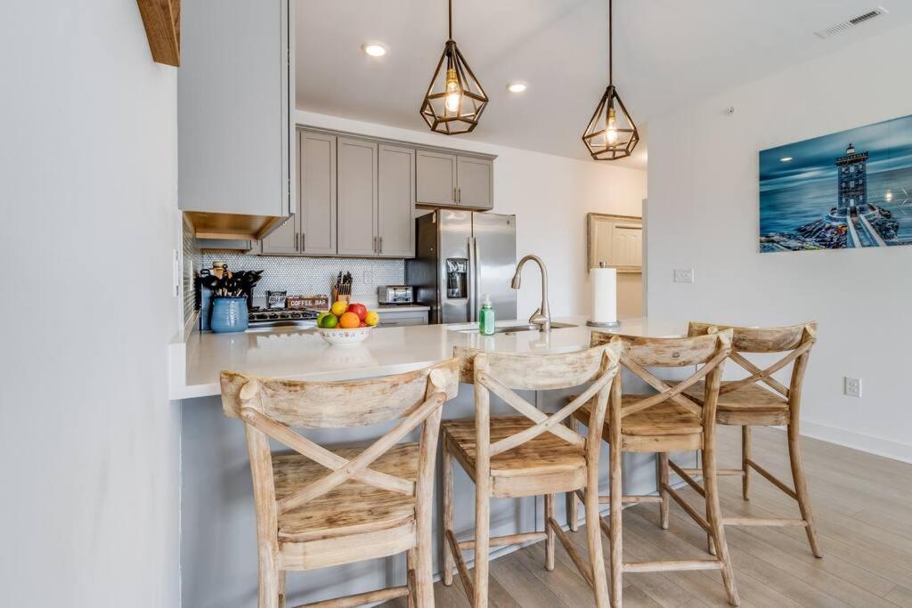 Private Condo - Water Views - Balcony - Natural Beauty view 5