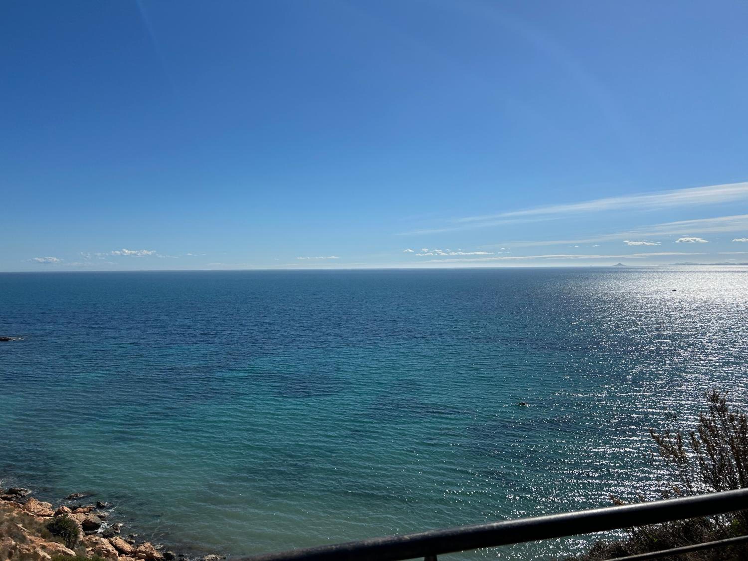 Sunny Paradise/El Paraiso Soleado
