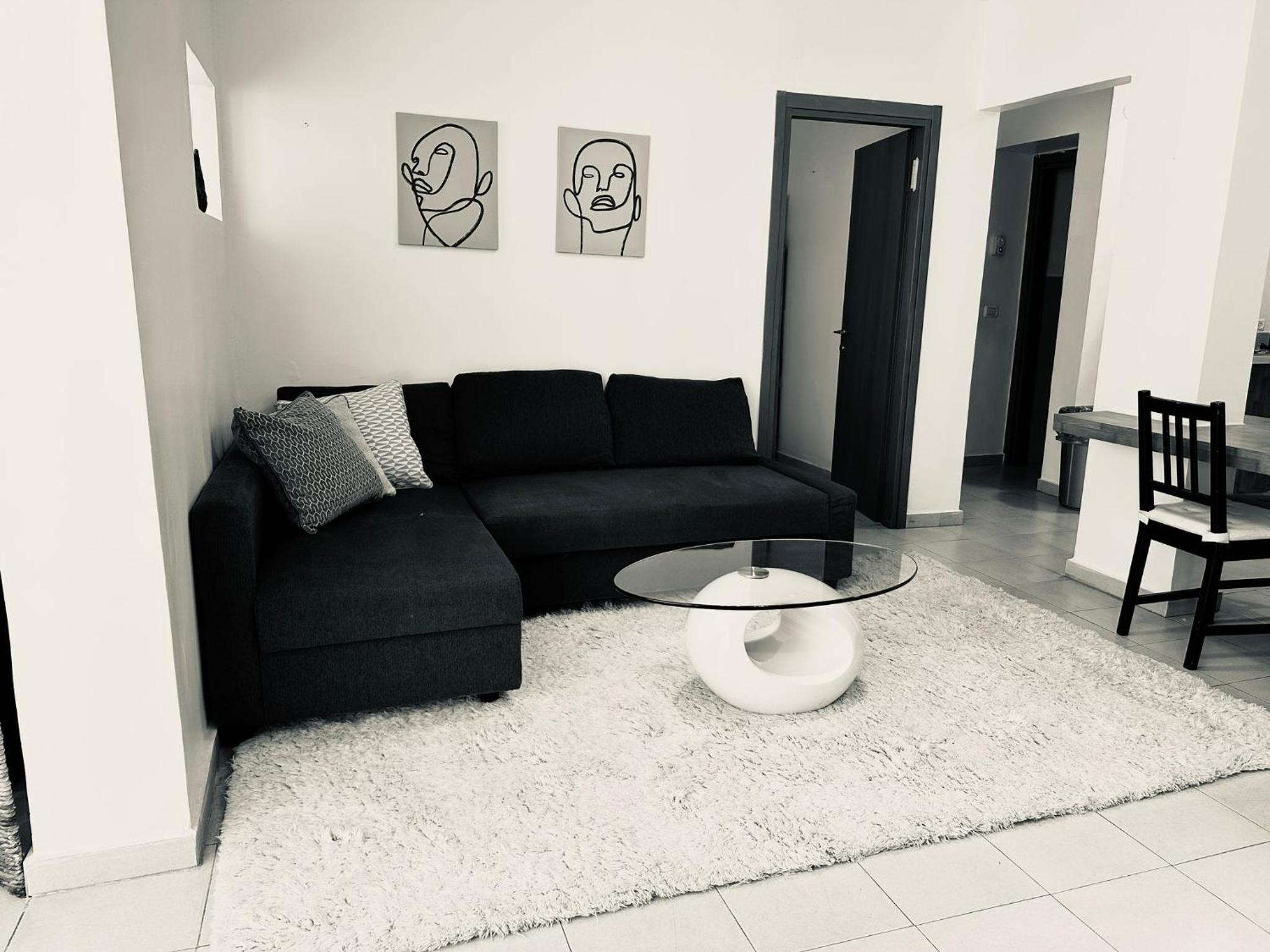 Garden apartment -Dizengoff Square, private garden view 2