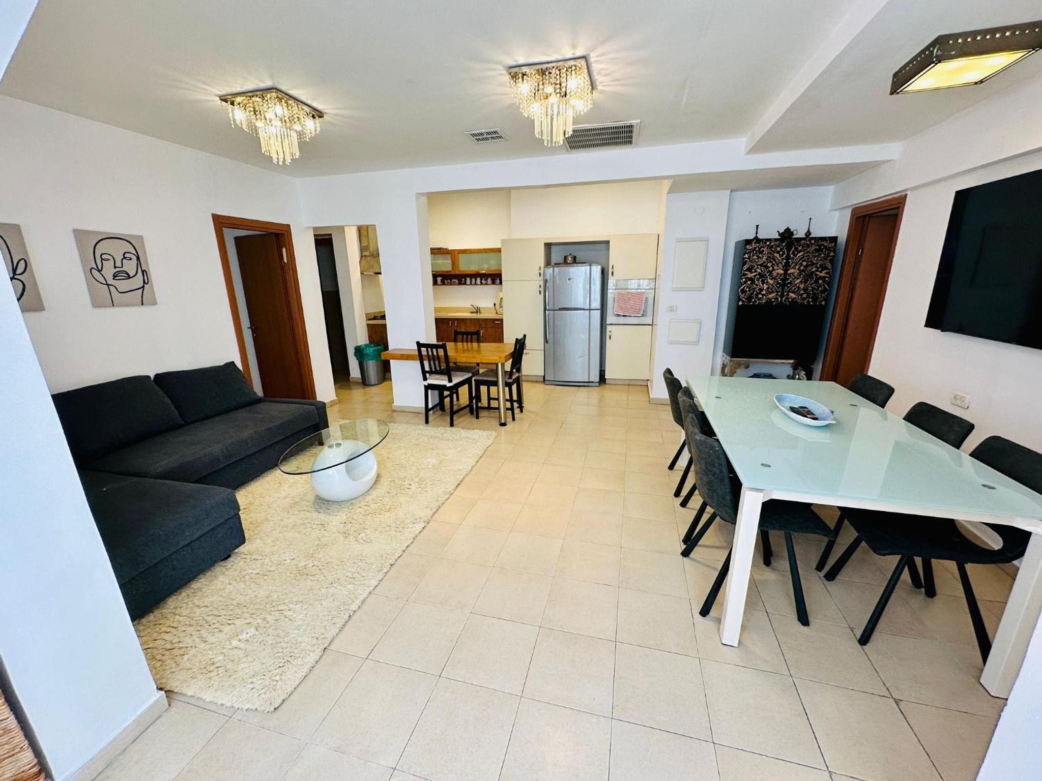 Garden apartment -Dizengoff Square, private garden view 5