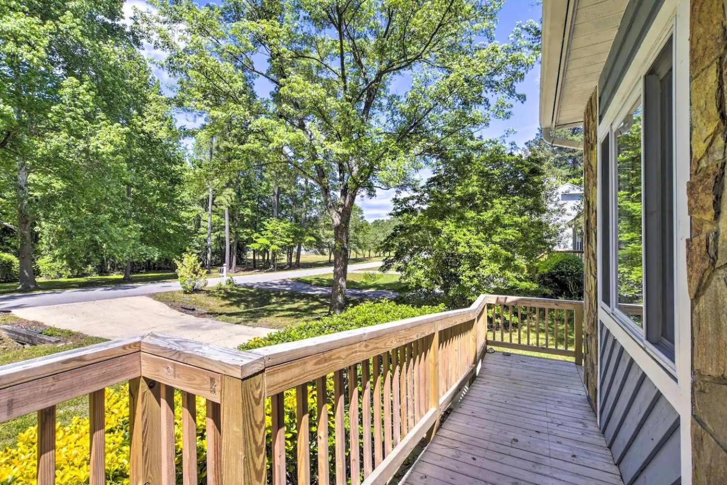 Charming Three Bedroom Home with King Bed and Fire Pit view 4