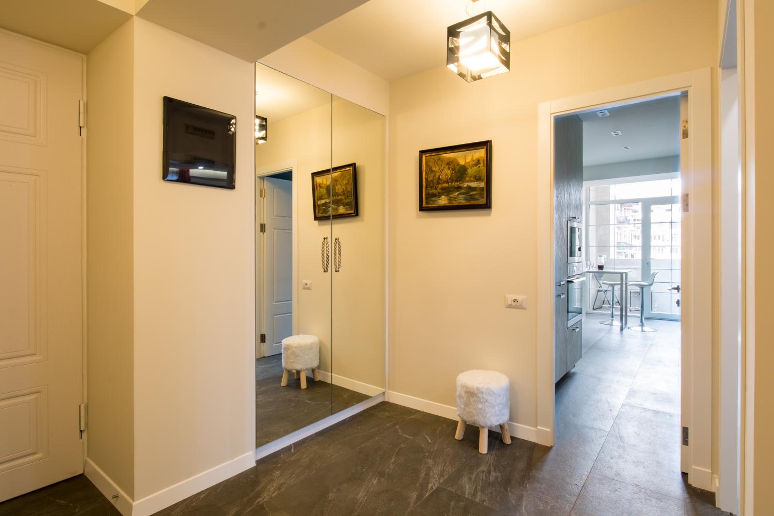 hotelise l Magenta Apartment