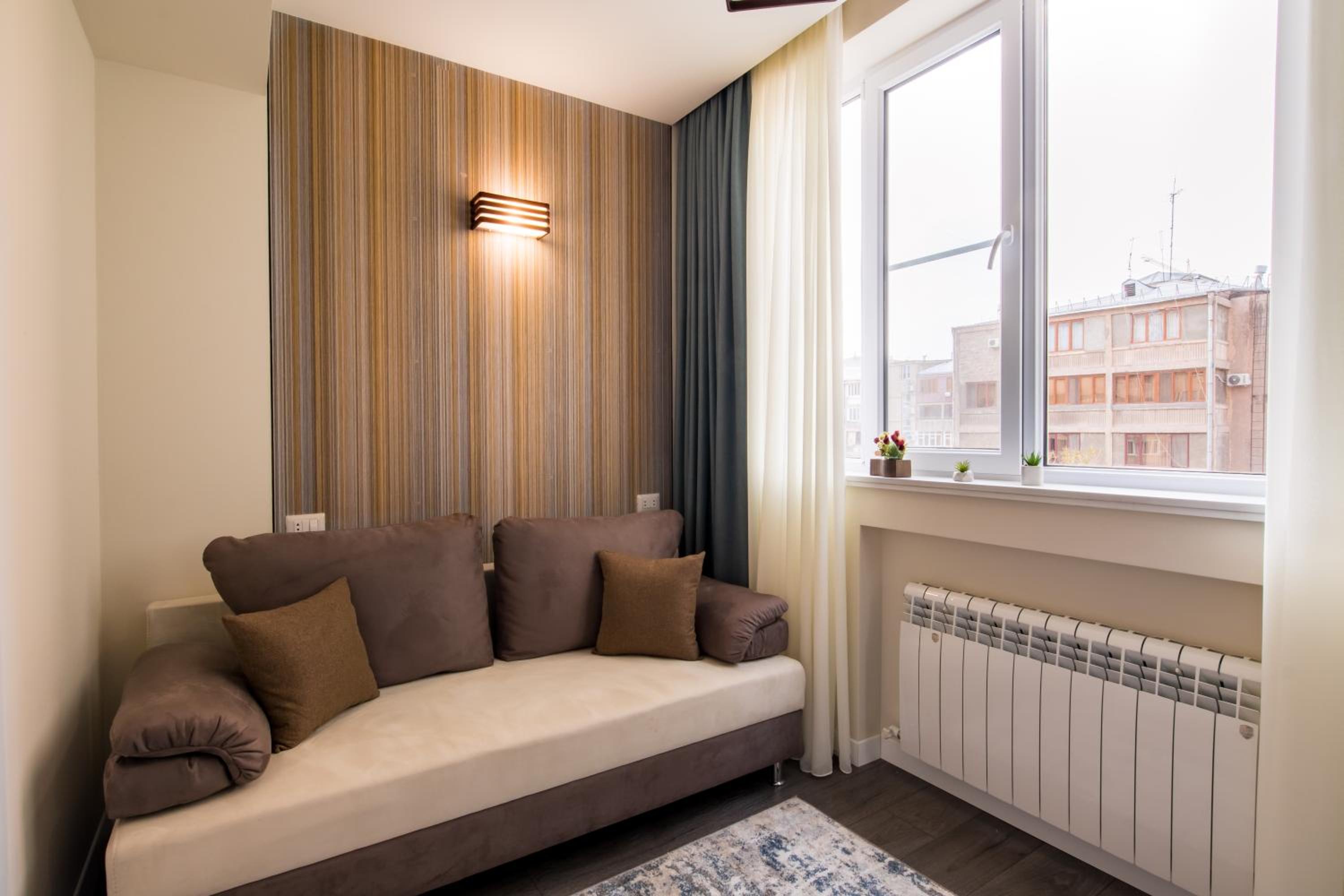 hotelise l Magenta Apartment