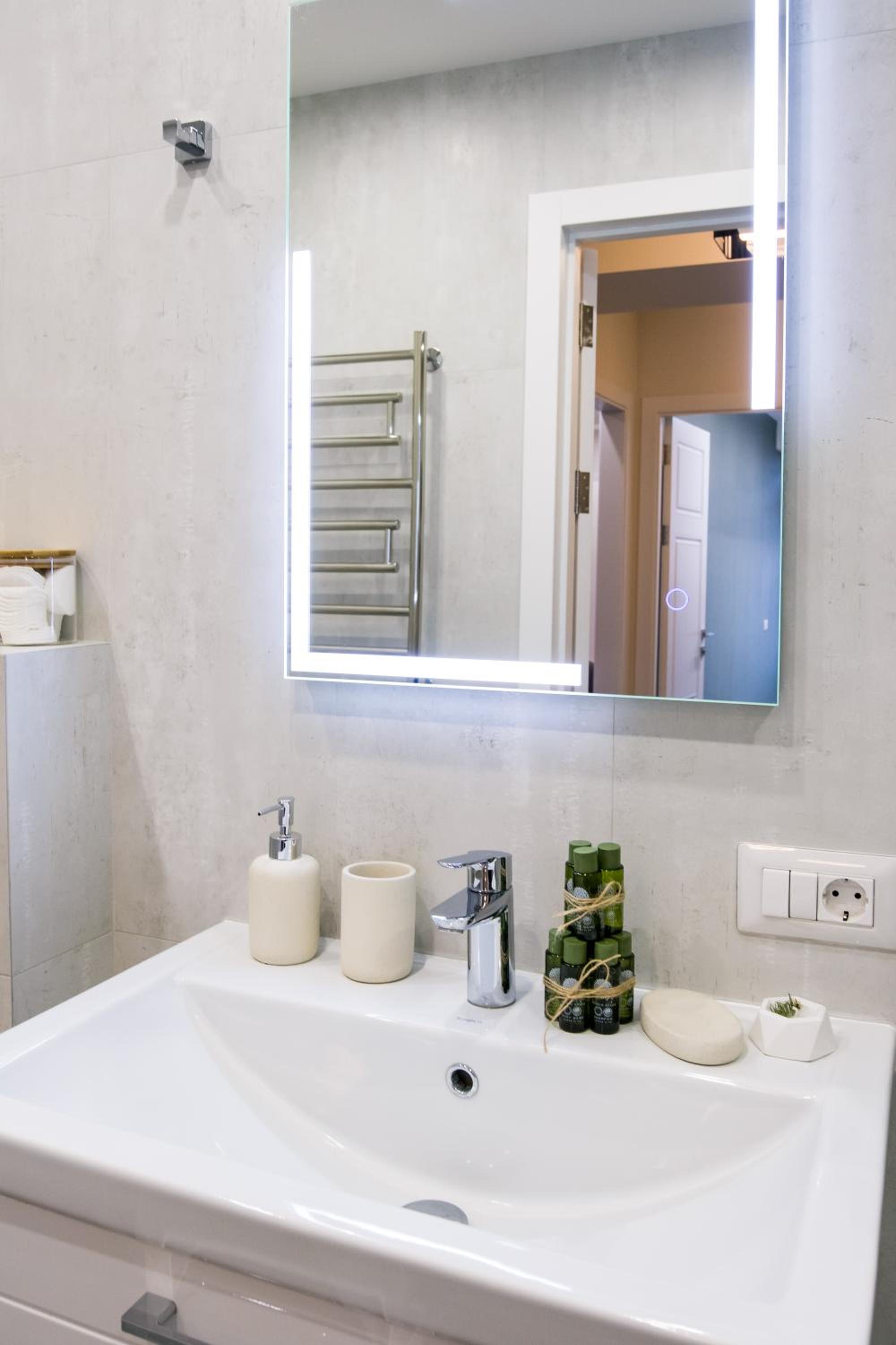 hotelise l Magenta Apartment