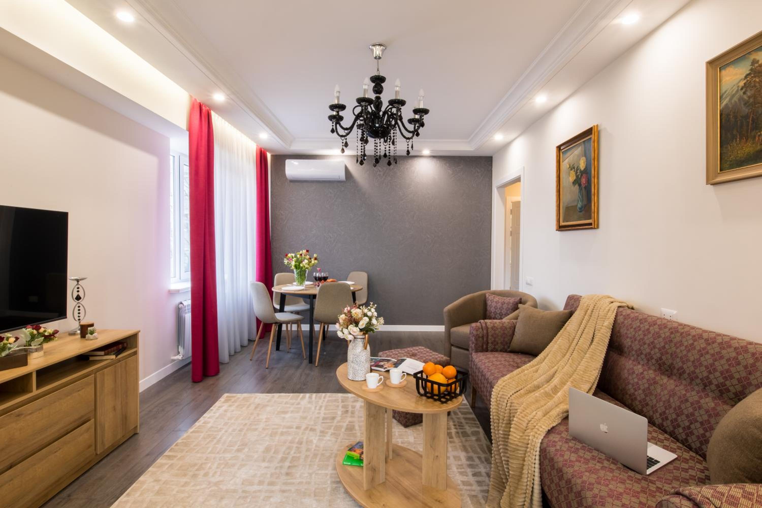 hotelise l Magenta Apartment