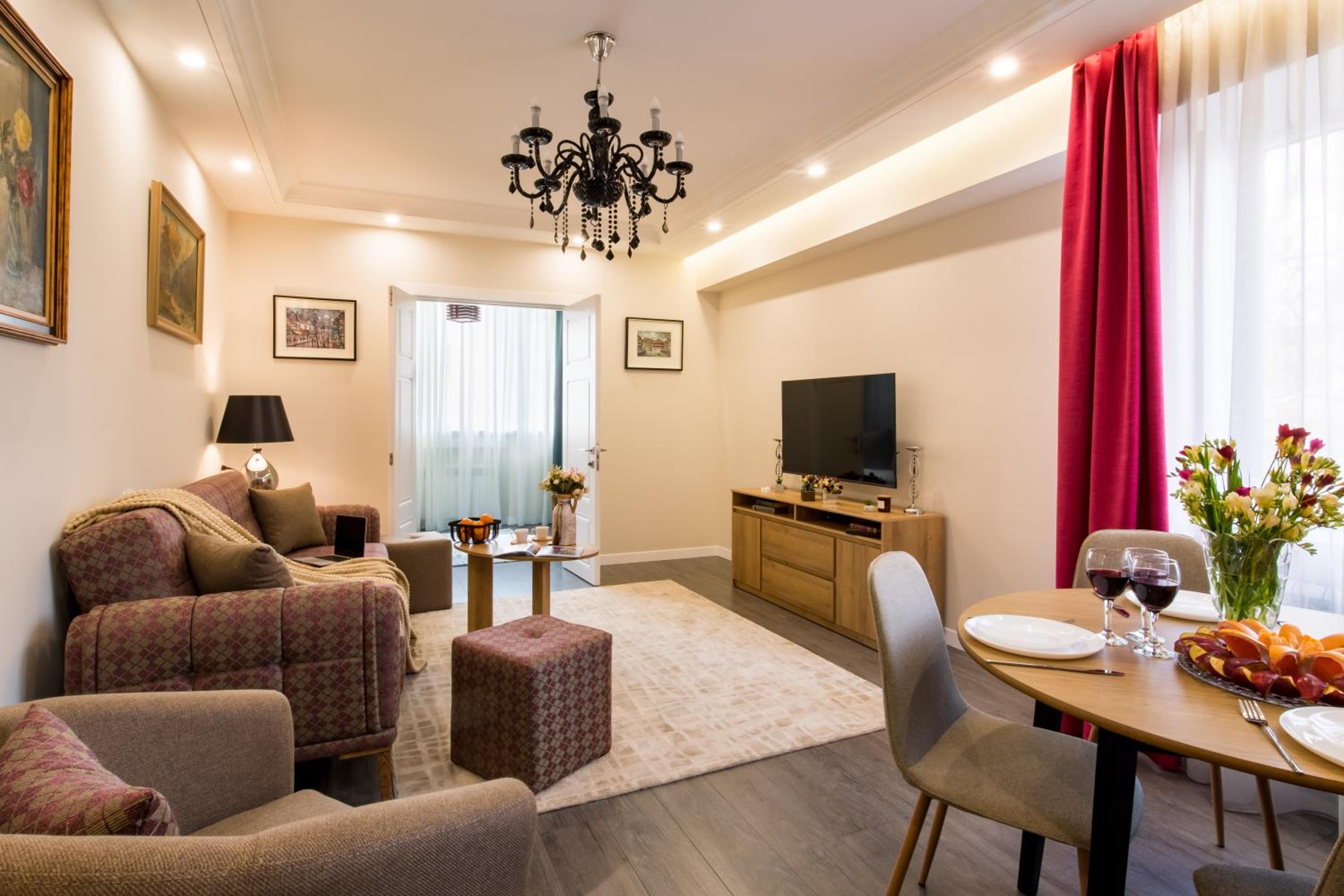 hotelise l Magenta Apartment