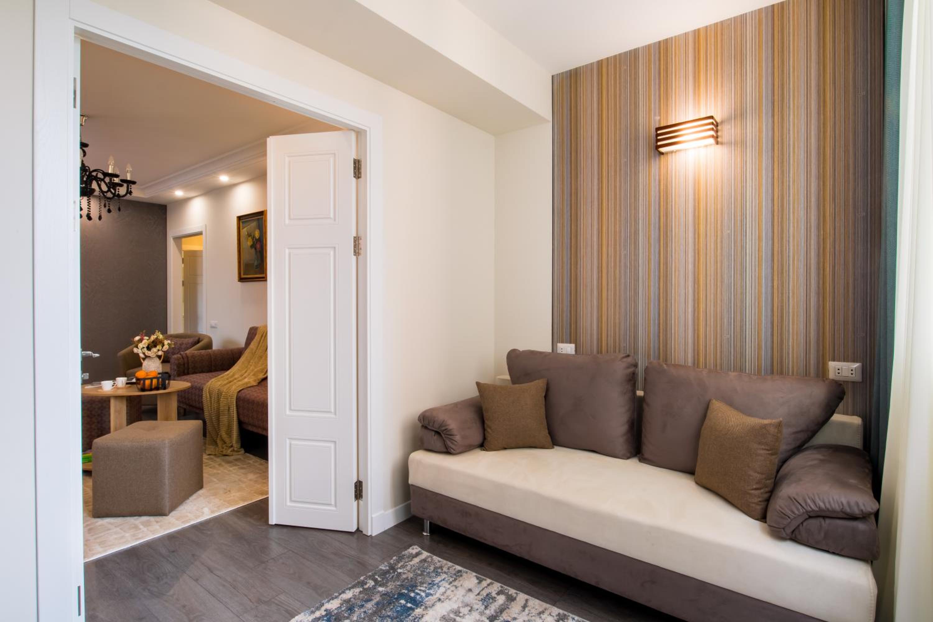 hotelise l Magenta Apartment