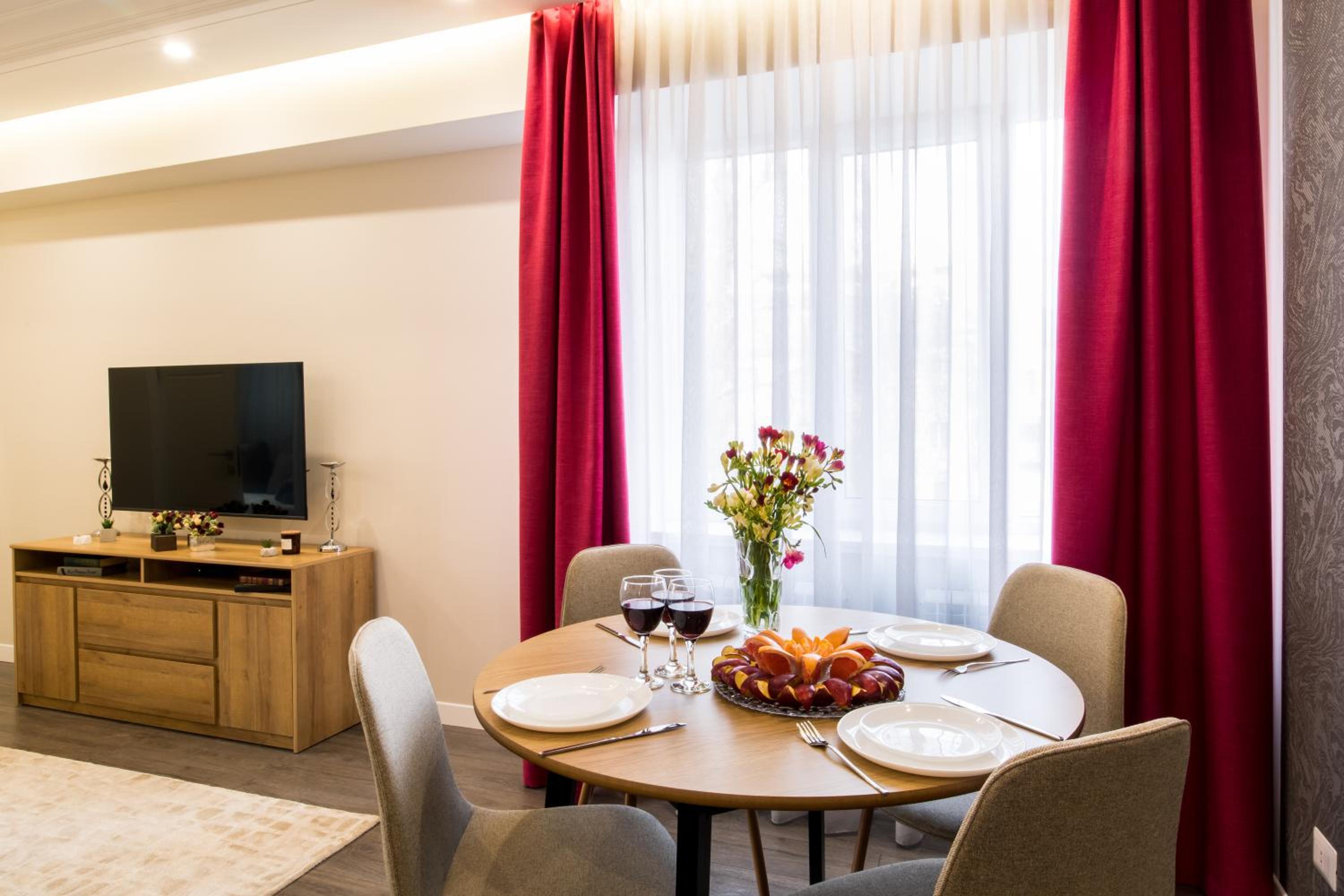 hotelise l Magenta Apartment