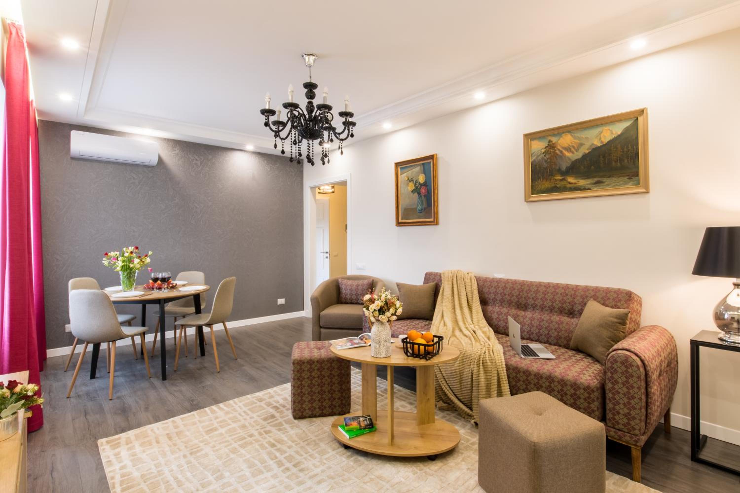 hotelise l Magenta Apartment