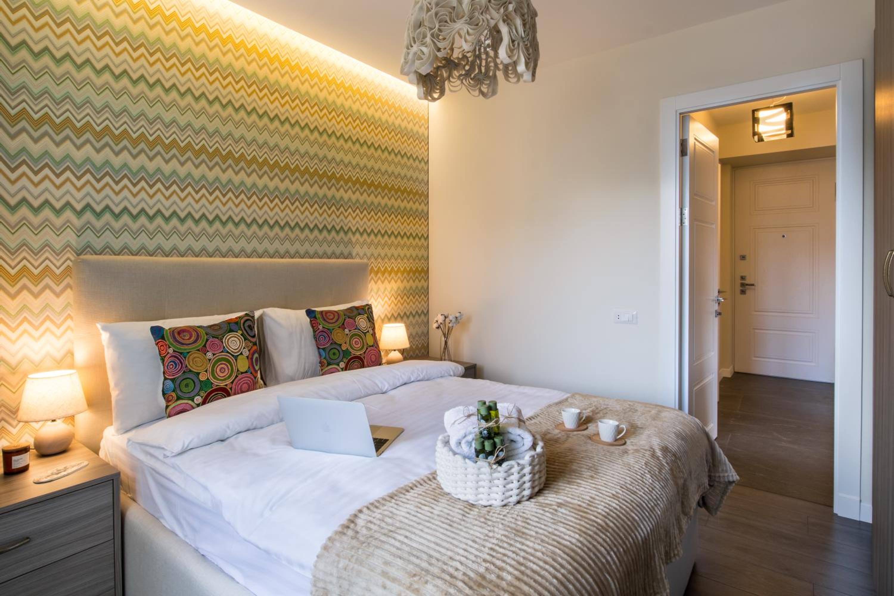 hotelise l Magenta Apartment