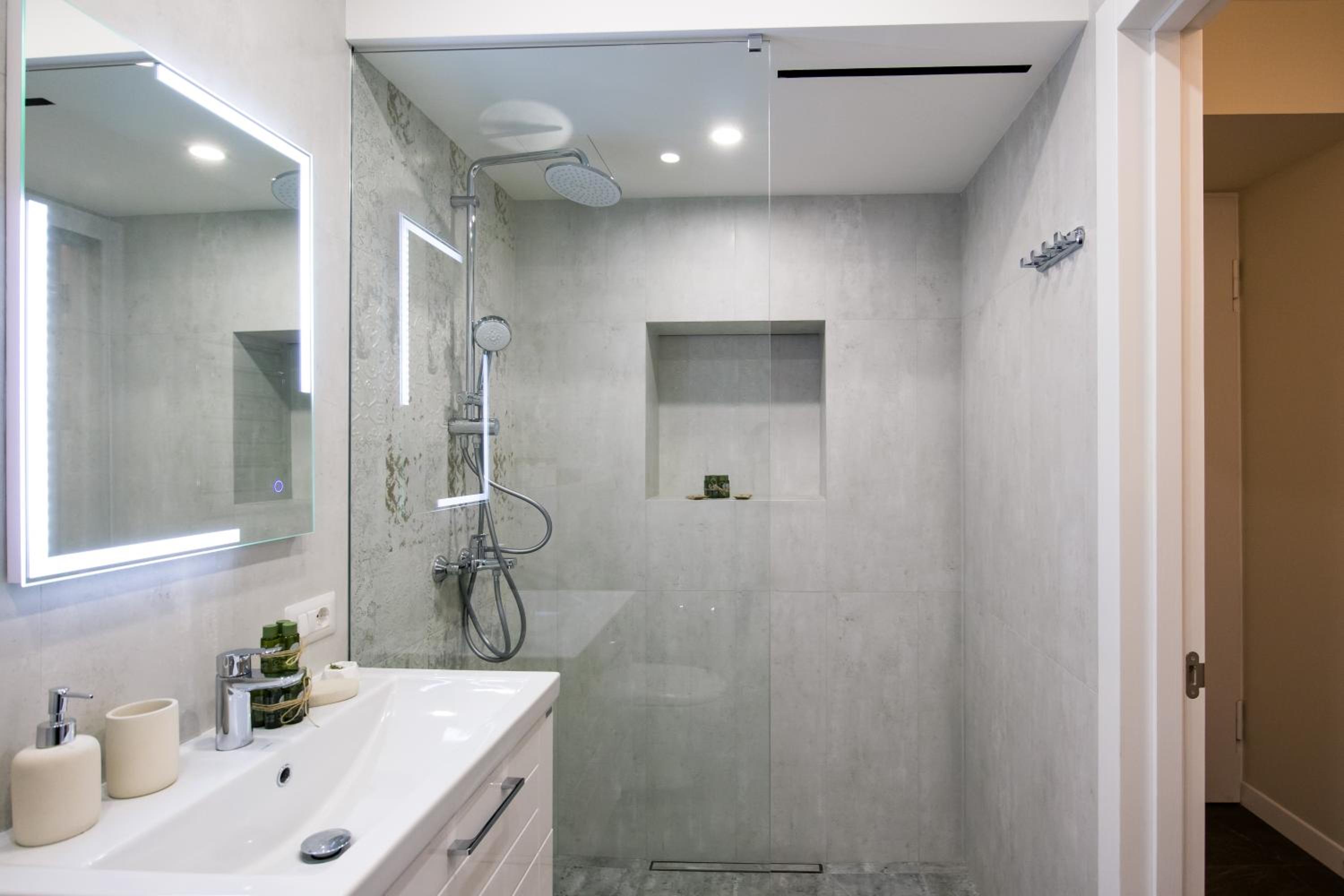 hotelise l Magenta Apartment