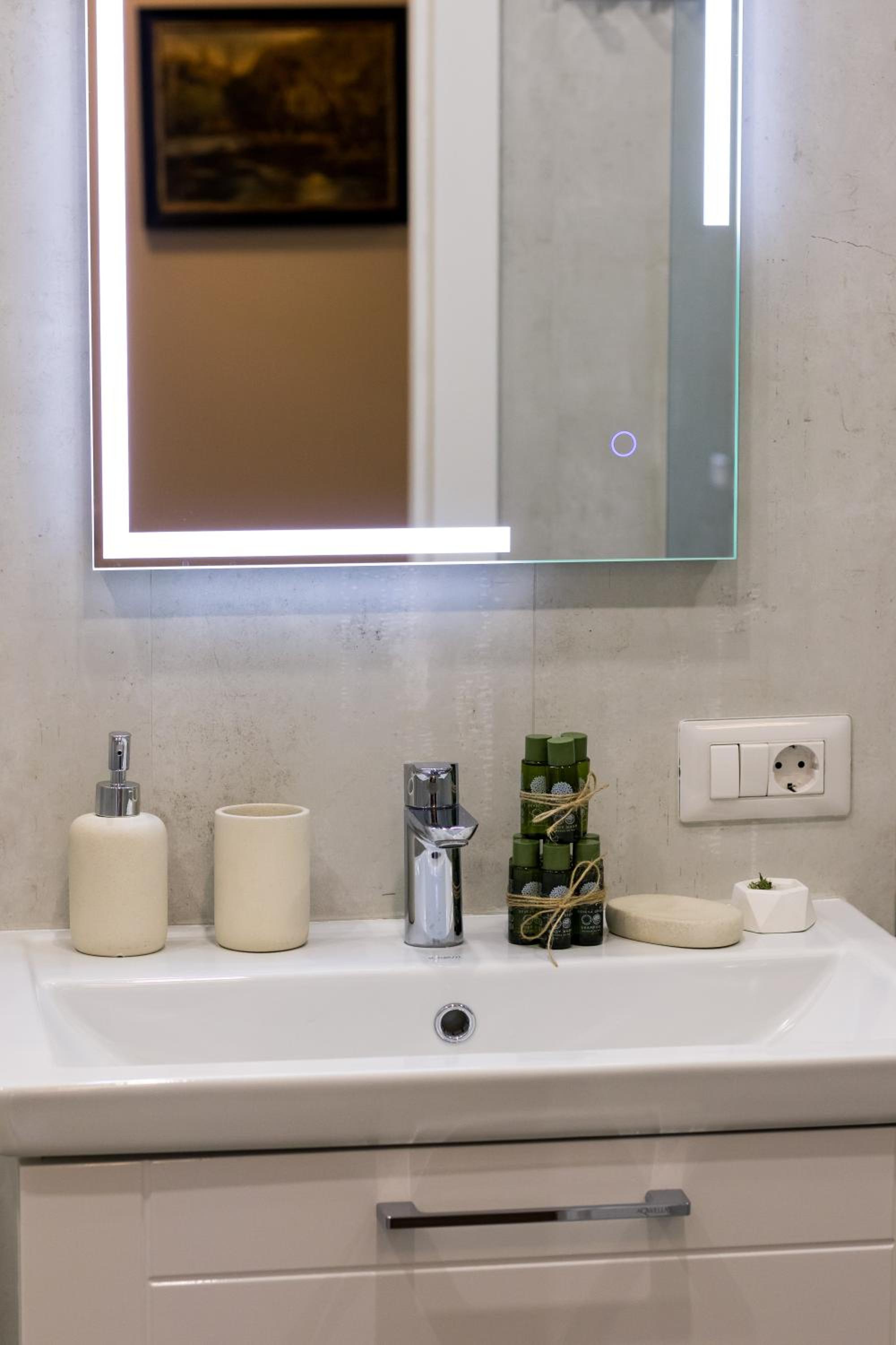 hotelise l Magenta Apartment