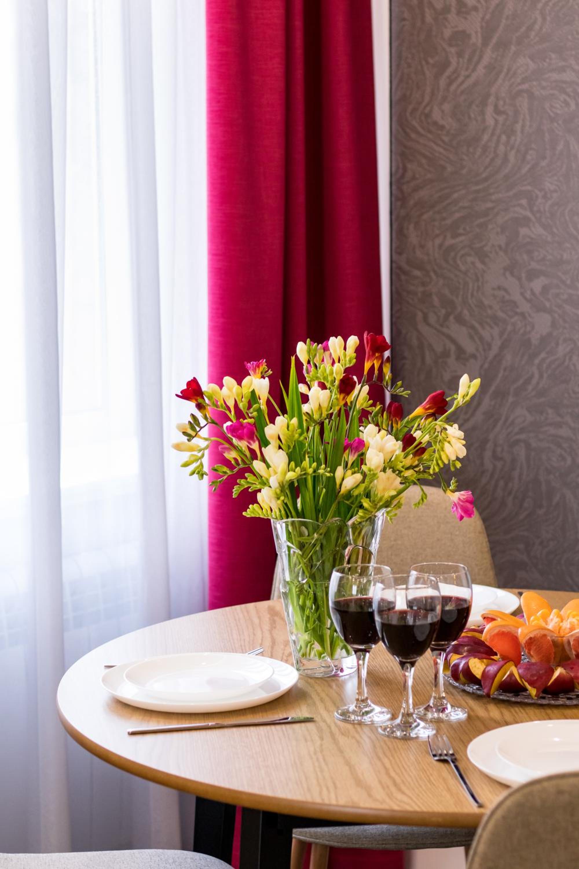 hotelise l Magenta Apartment