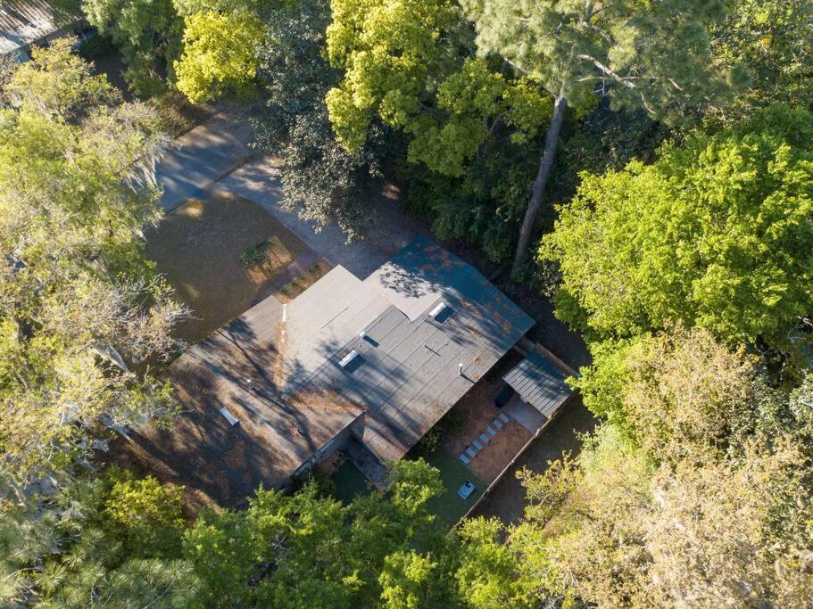 Modern Home Near UF, Stadium - Private Gazebo view 3