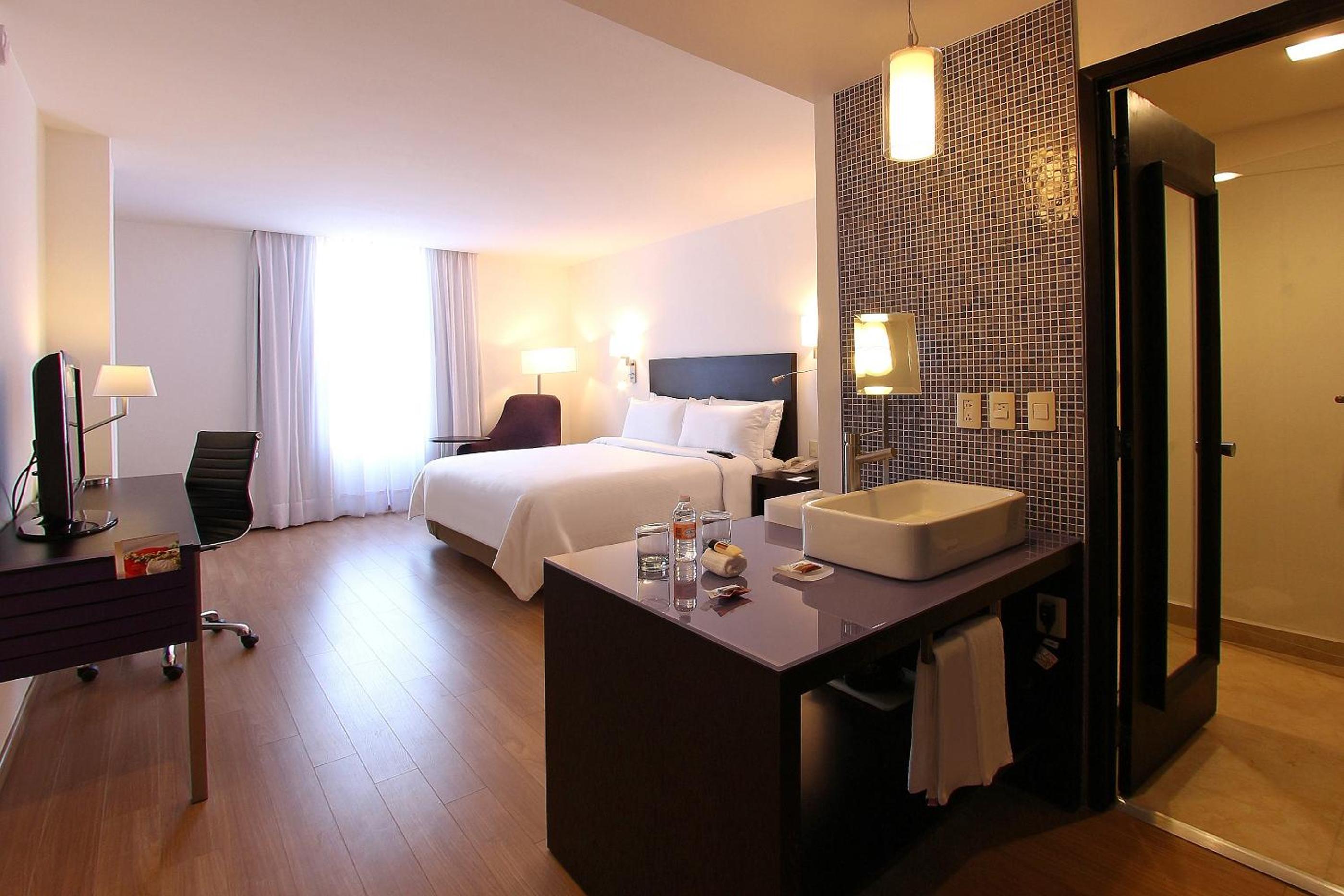 Fiesta Inn Naucalpan - Property Image 2