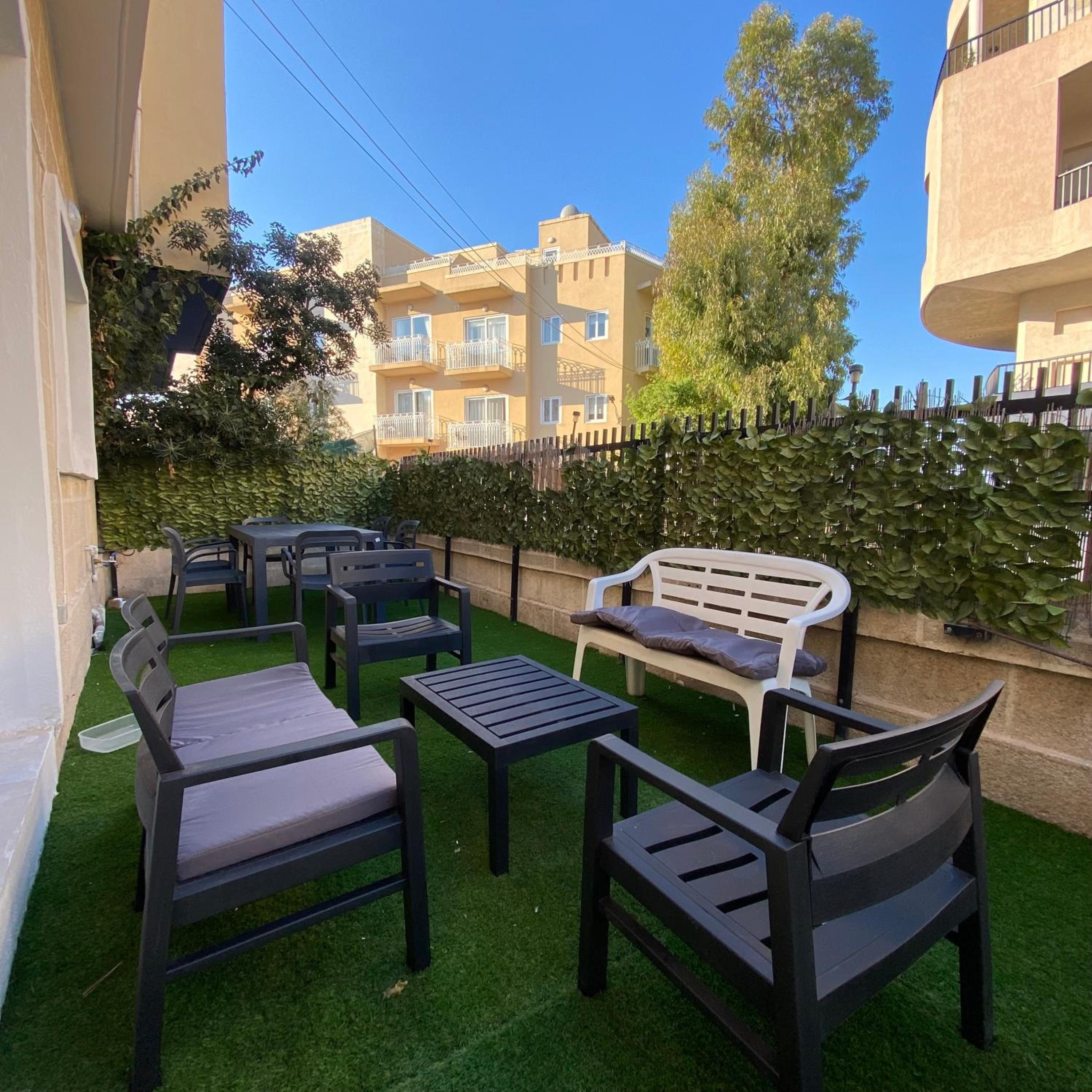 Flat St Julians for 7 people, Spacious and Bright view 4