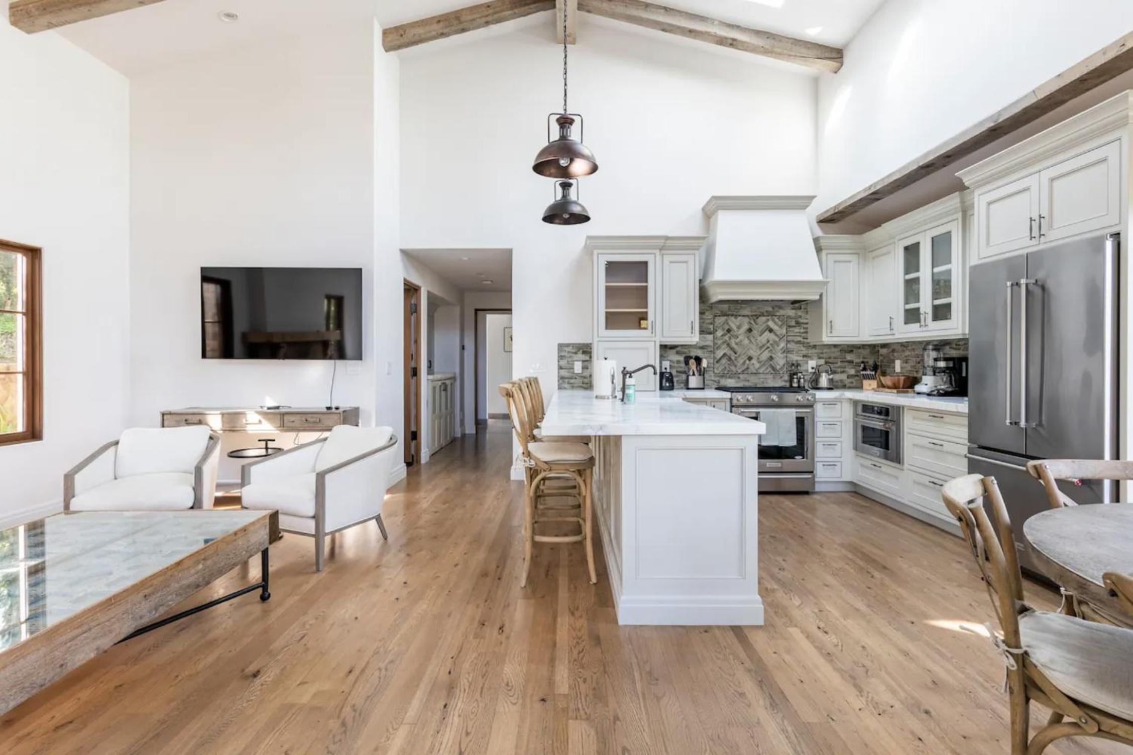 Exquisite luxury executive cottages view 5