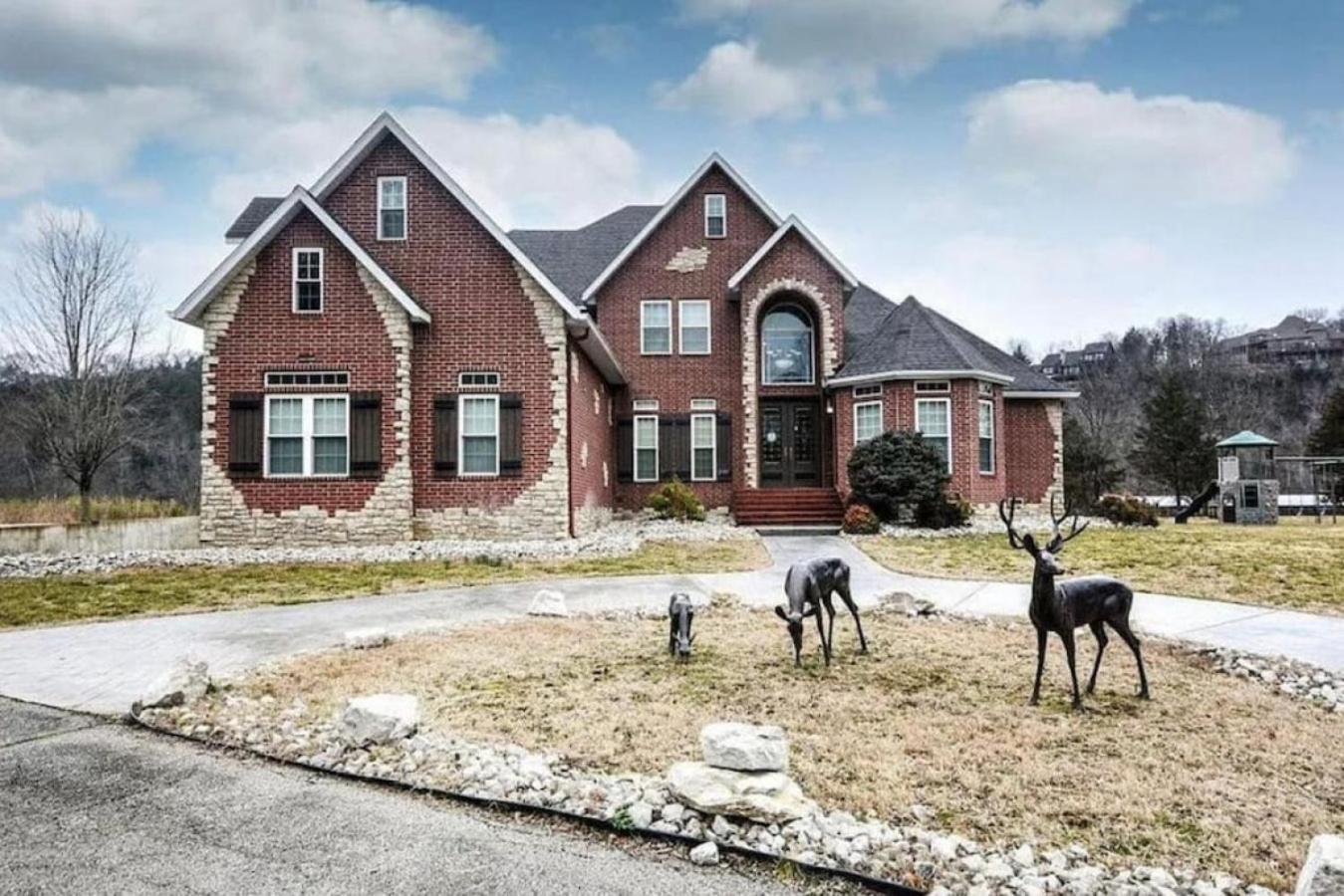 Hotel Free Attraction Tickets! Trout Fishing! Private Dock! Large Family Gathering - Image 1