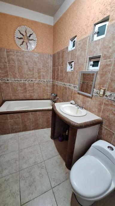 Casa Completa con Alberca, Sola, 3 habitaciones AC, Atras del Balneario Agua Hedionda totalmente Privada view 3