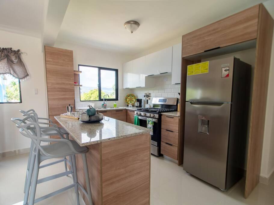 Beautiful New 3Bed Penthouse Pool Wi-Fi view 4