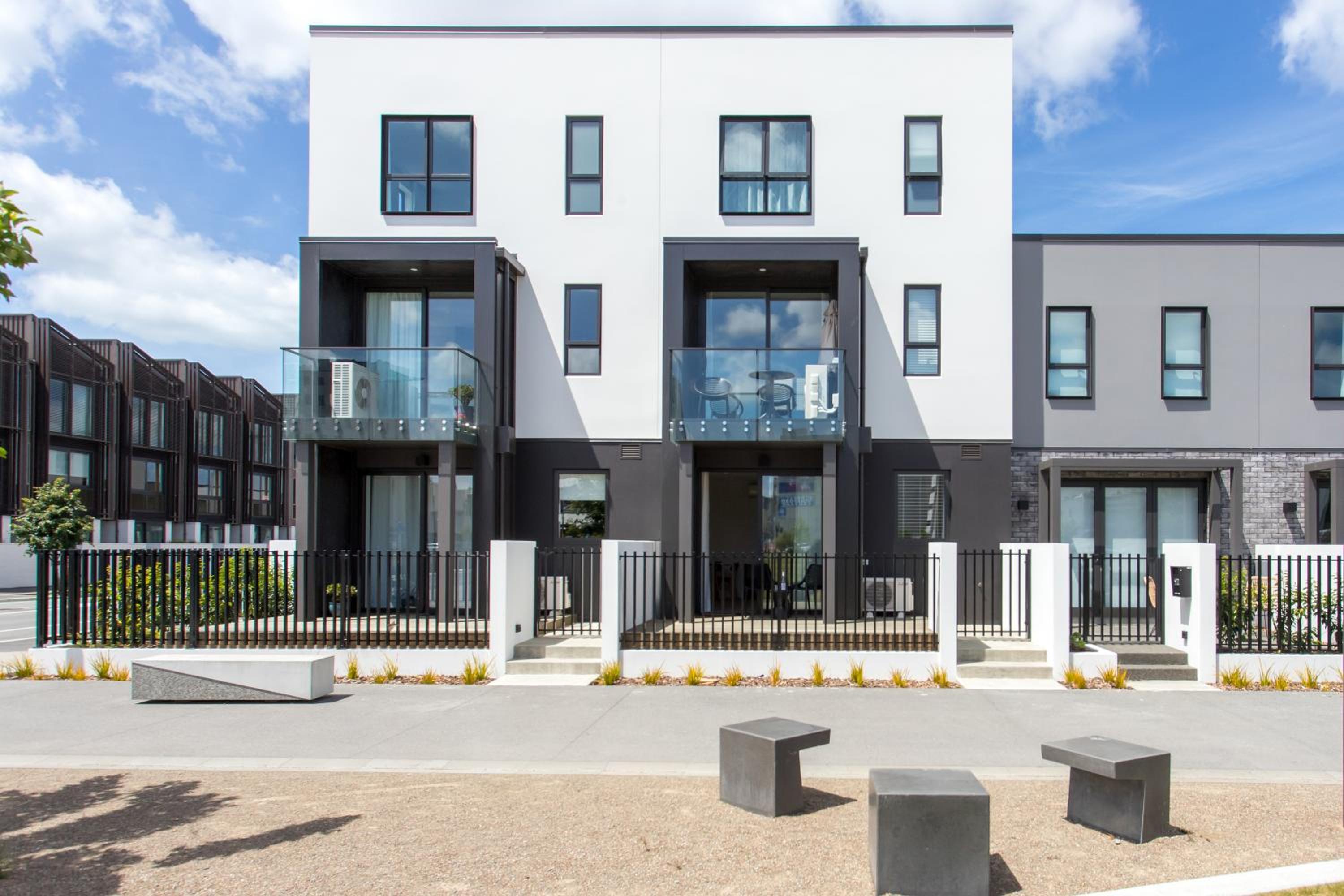 Location Location Location 2 Mins CBD Free Parking