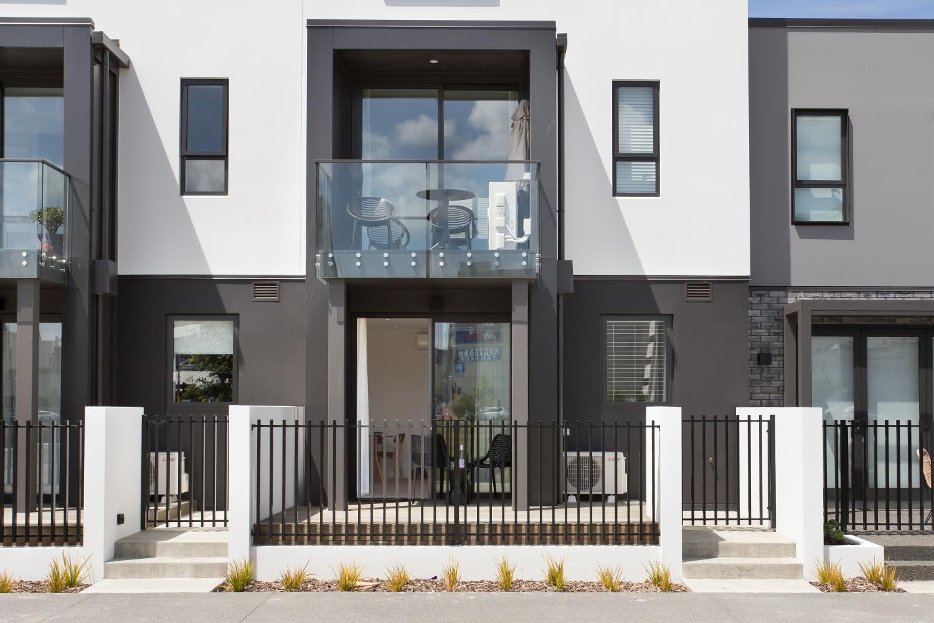 Location Location Location 2 Mins CBD Free Parking