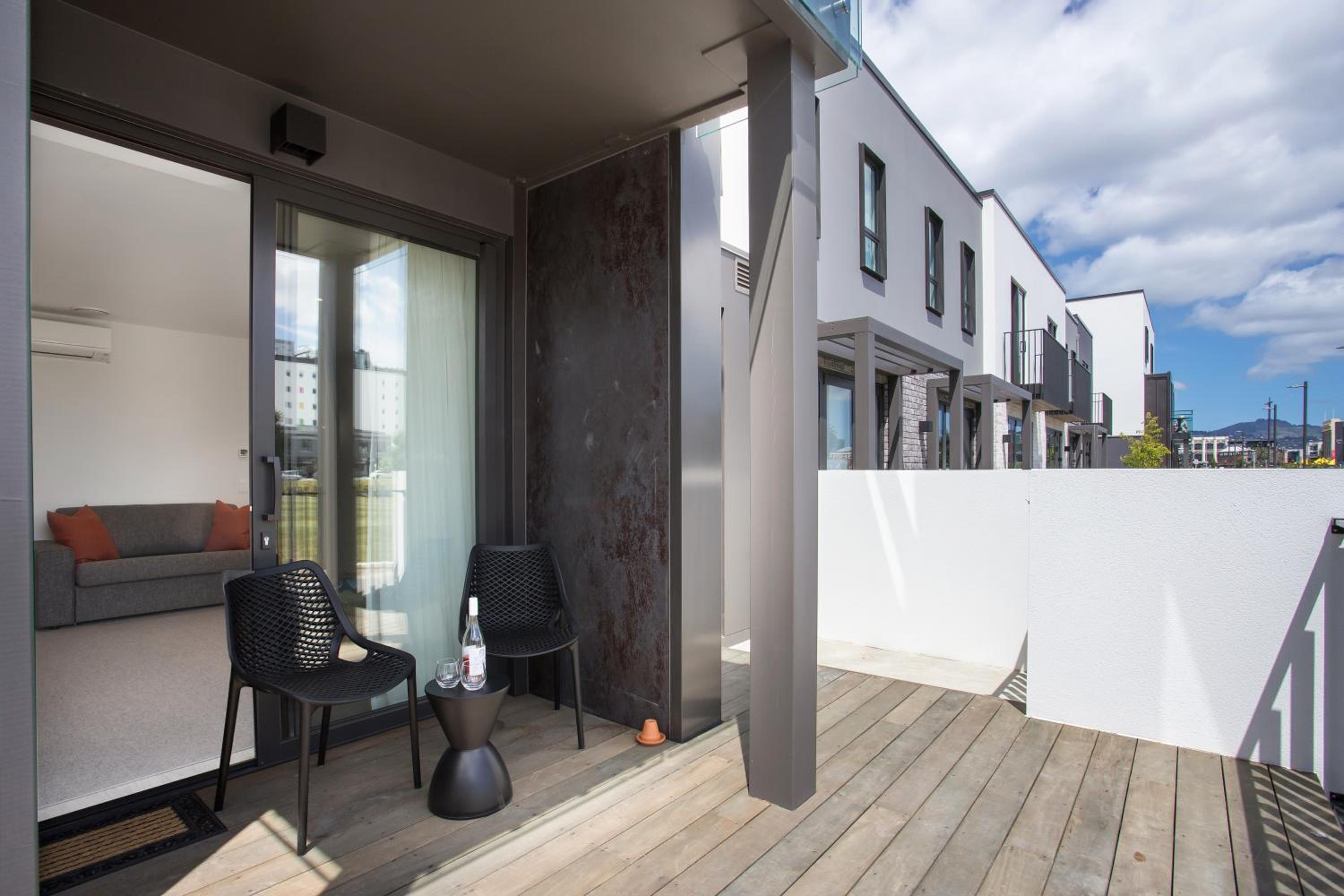 Location Location Location 2 Mins CBD Free Parking