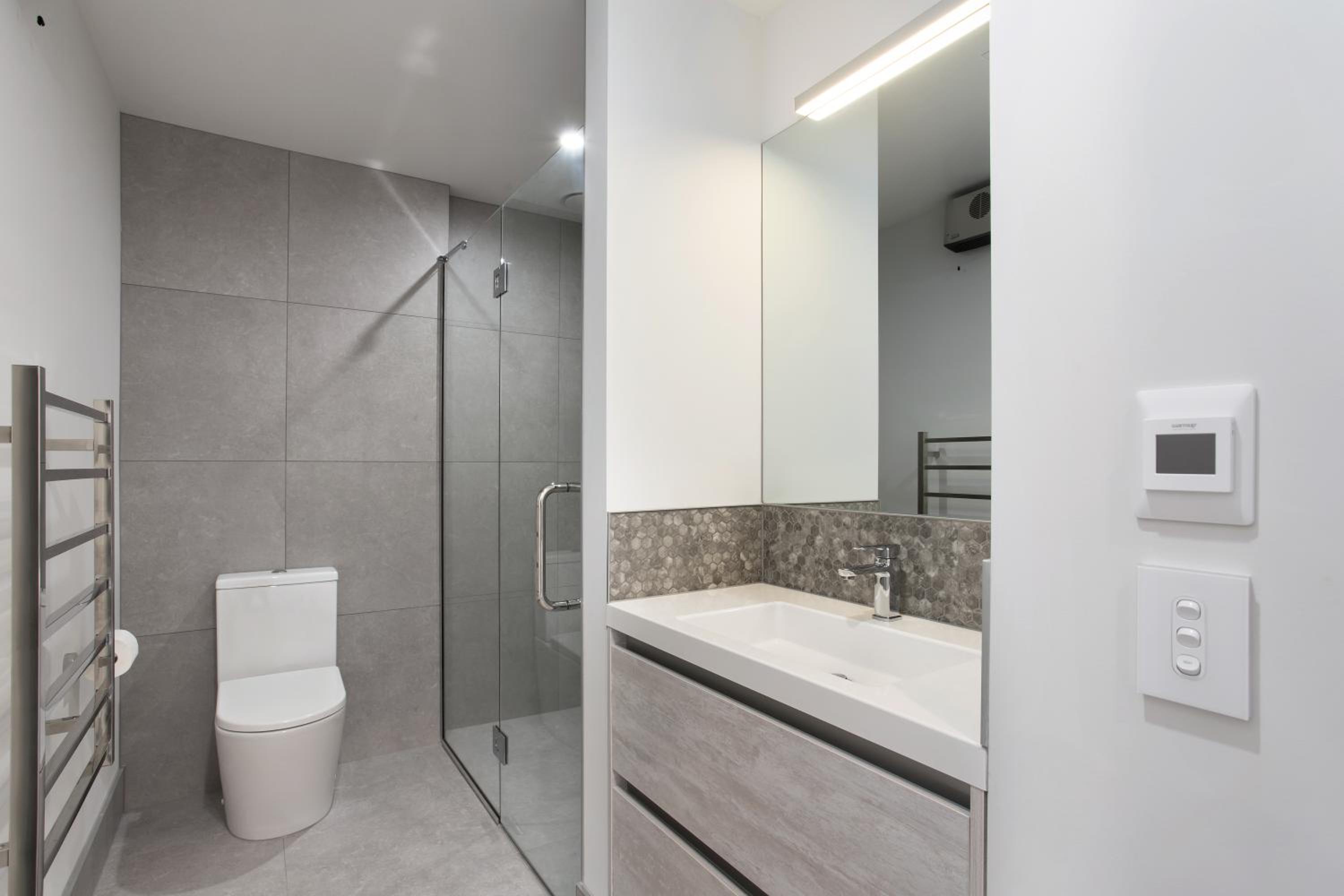 Location Location Location 2 Mins CBD Free Parking