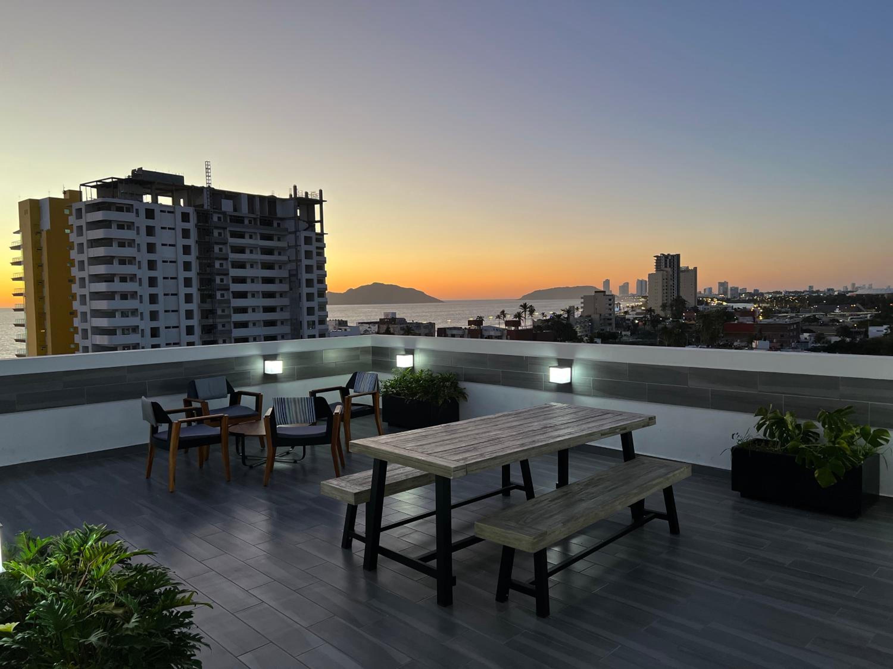 excelente depto con alberca, a 2 cuadras de la playa view 2