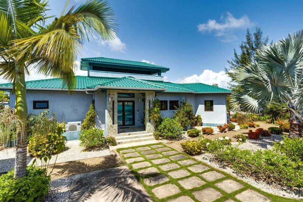 Luxury Villa, Perfect for Groups. Stunning Pool. Allamanda del Mar